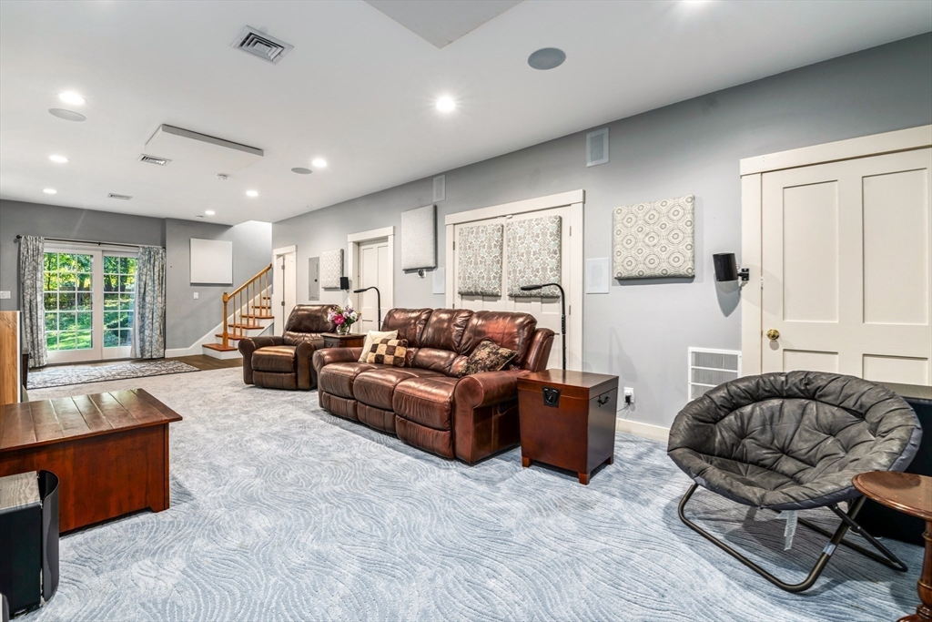 62 Old River Place
