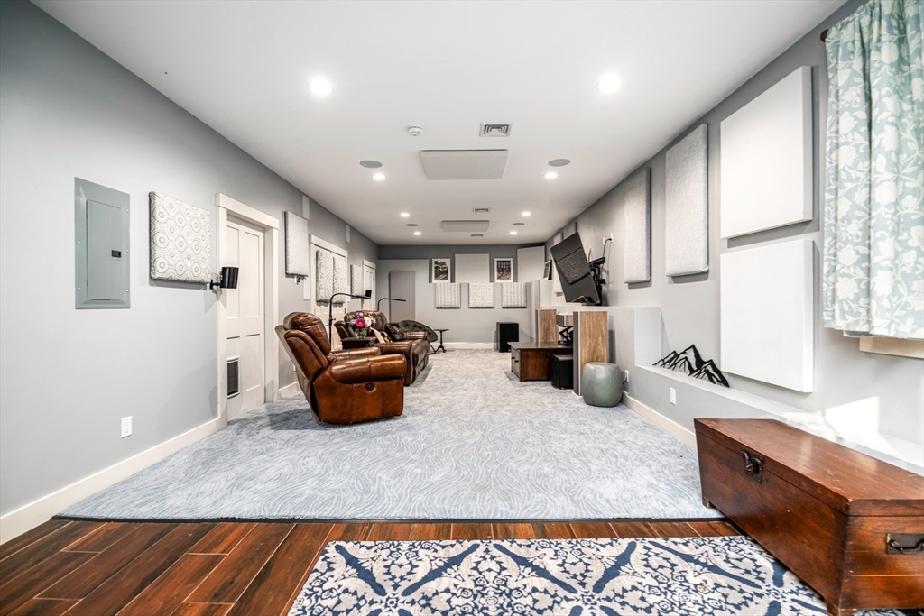 62 Old River Place