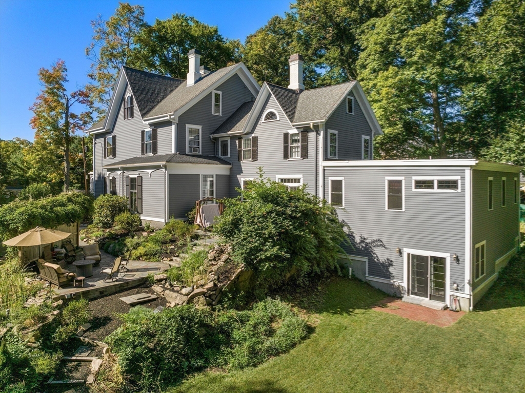 62 Old River Place