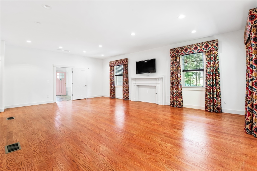 62 Old River Place