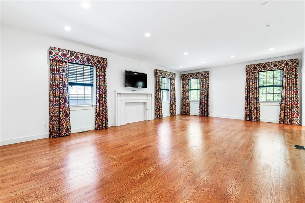 62 Old River Place