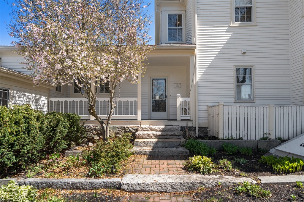 8 Washington Street