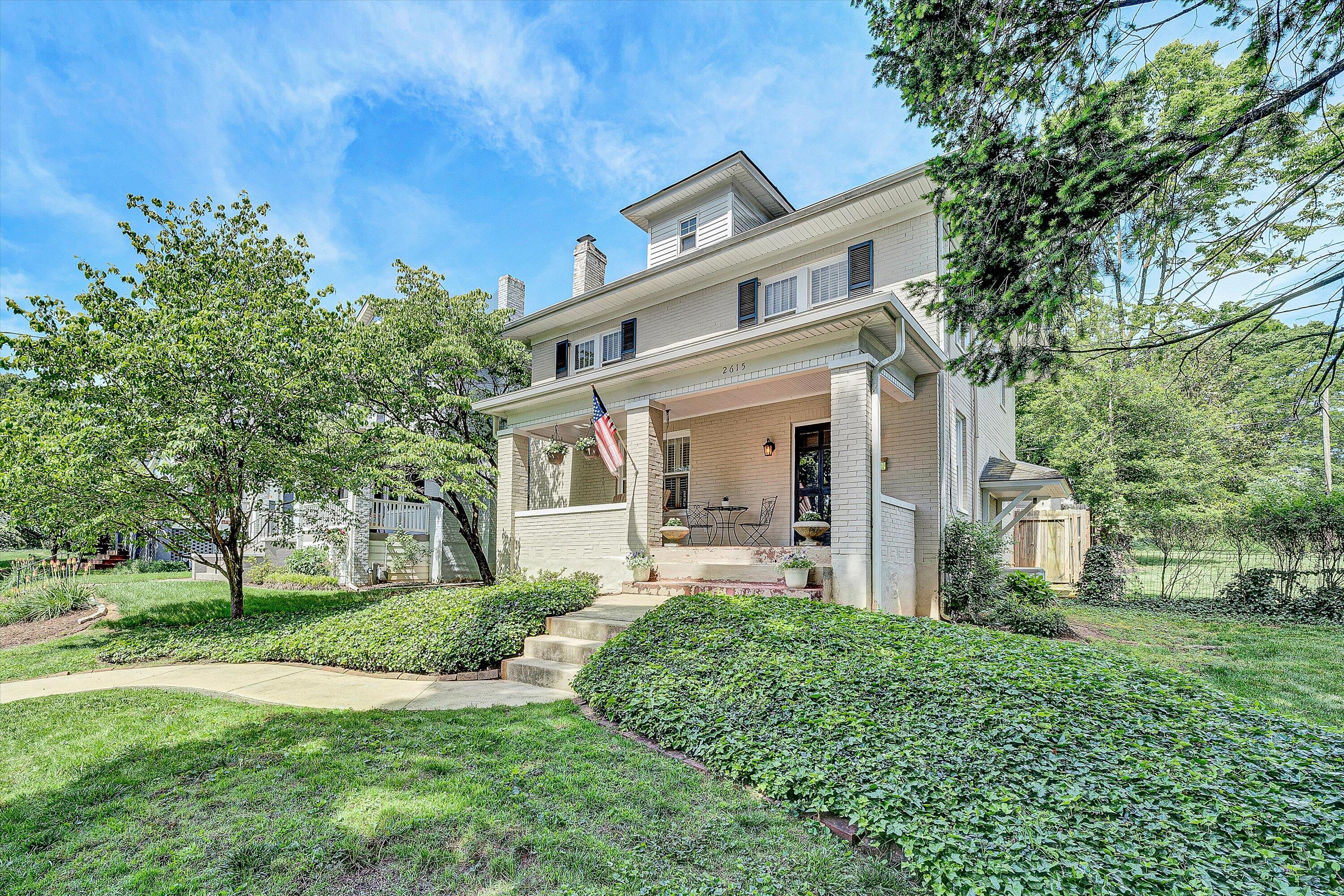 2615 Wycliffe AVE SW