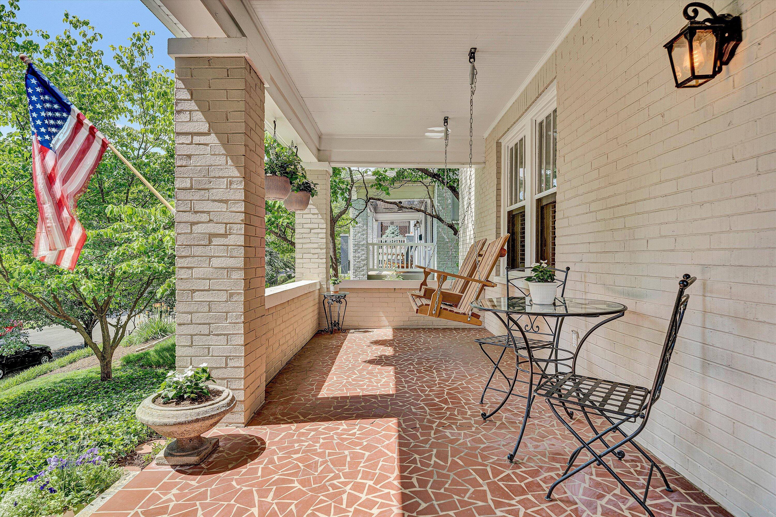 2615 Wycliffe AVE SW