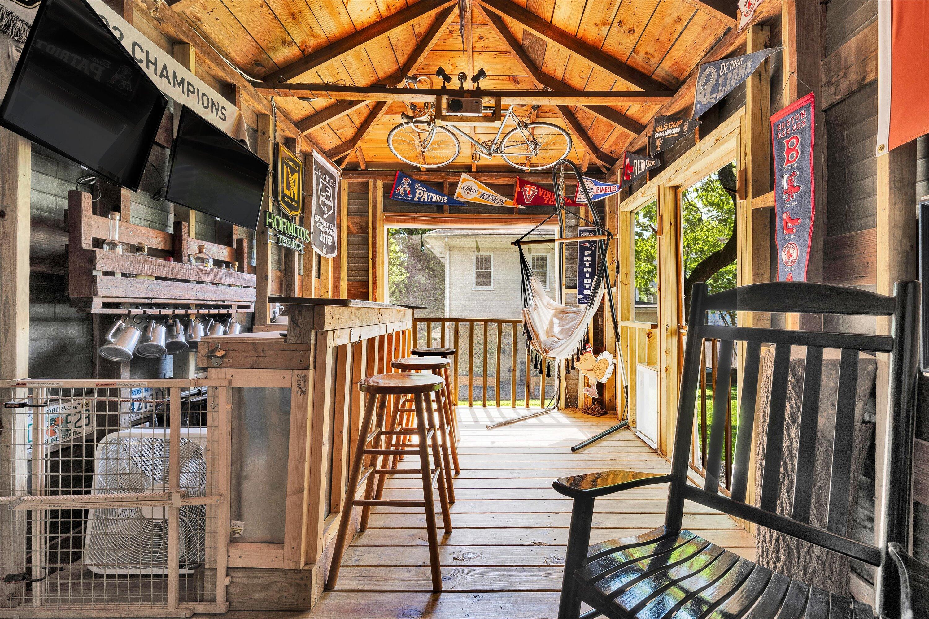 2615 Wycliffe AVE SW