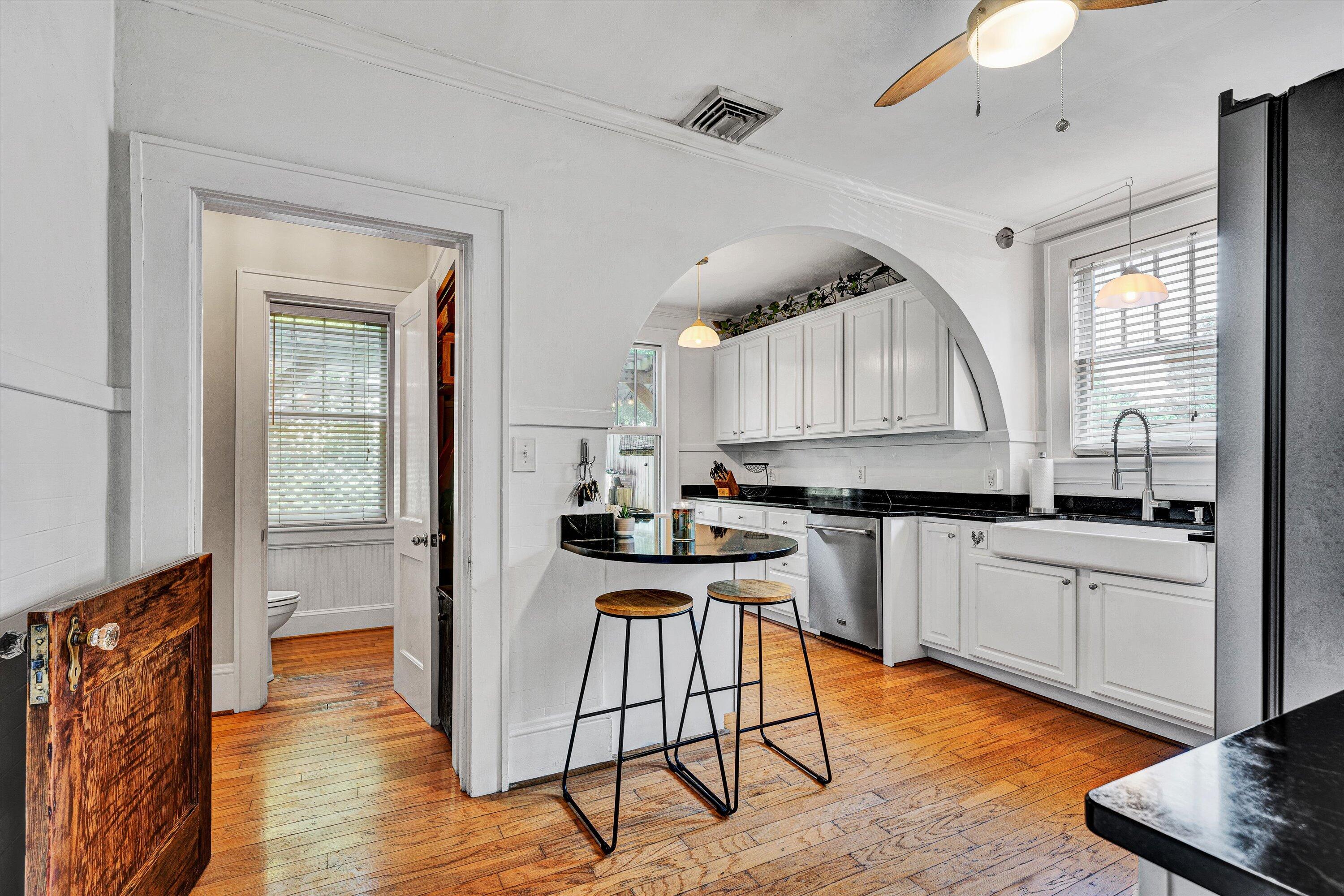 2615 Wycliffe AVE SW