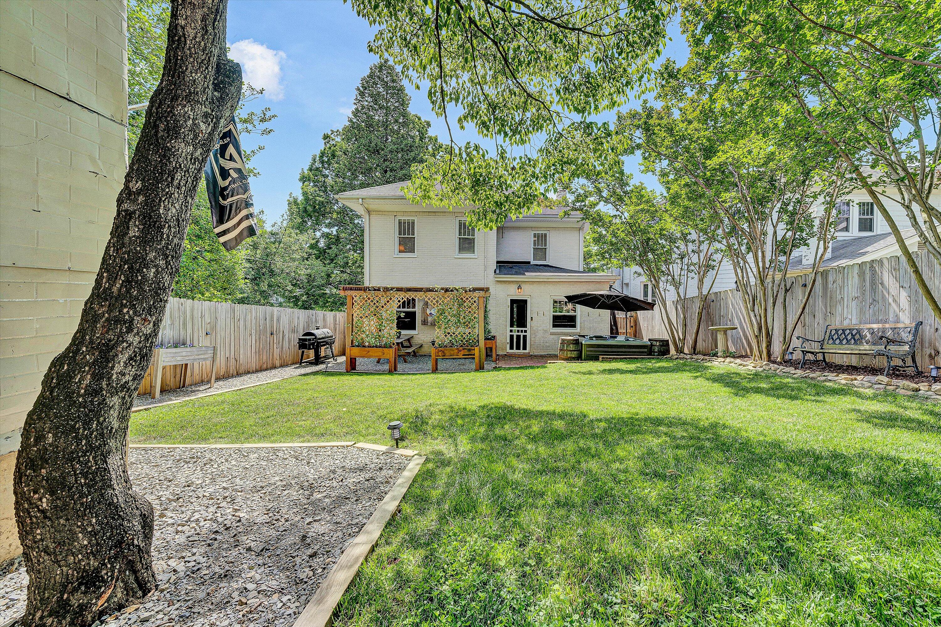 2615 Wycliffe AVE SW