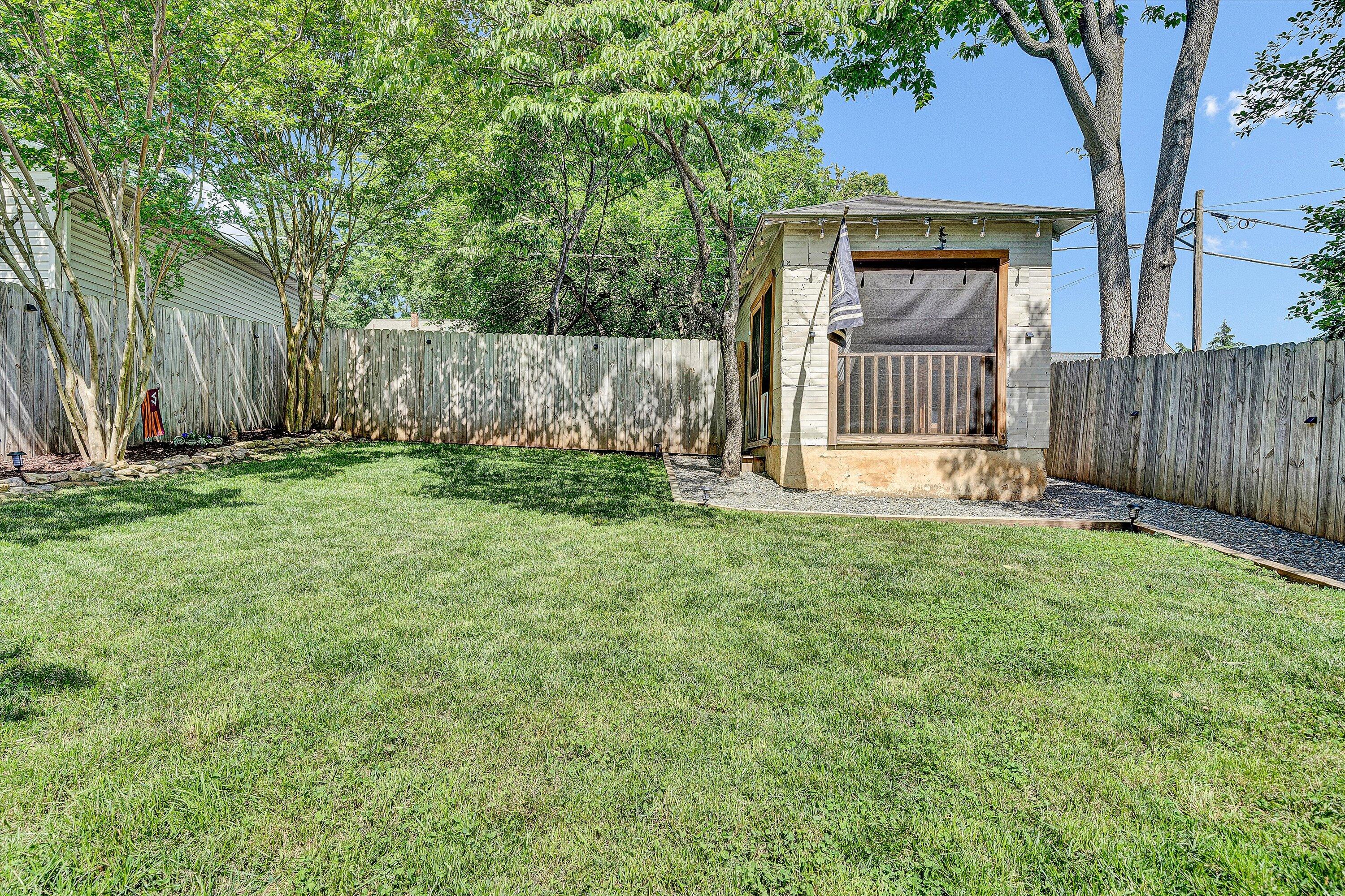 2615 Wycliffe AVE SW