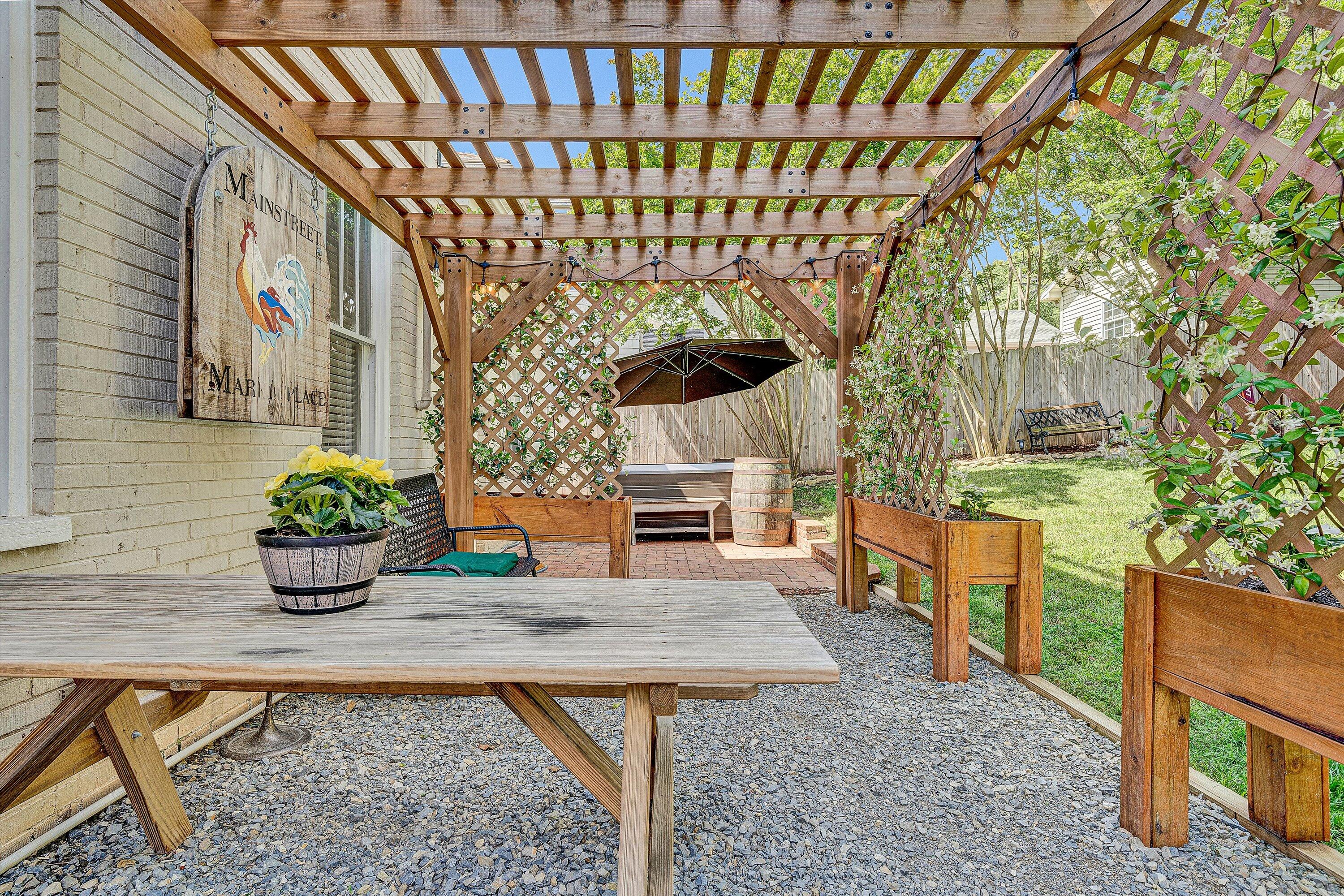 2615 Wycliffe AVE SW