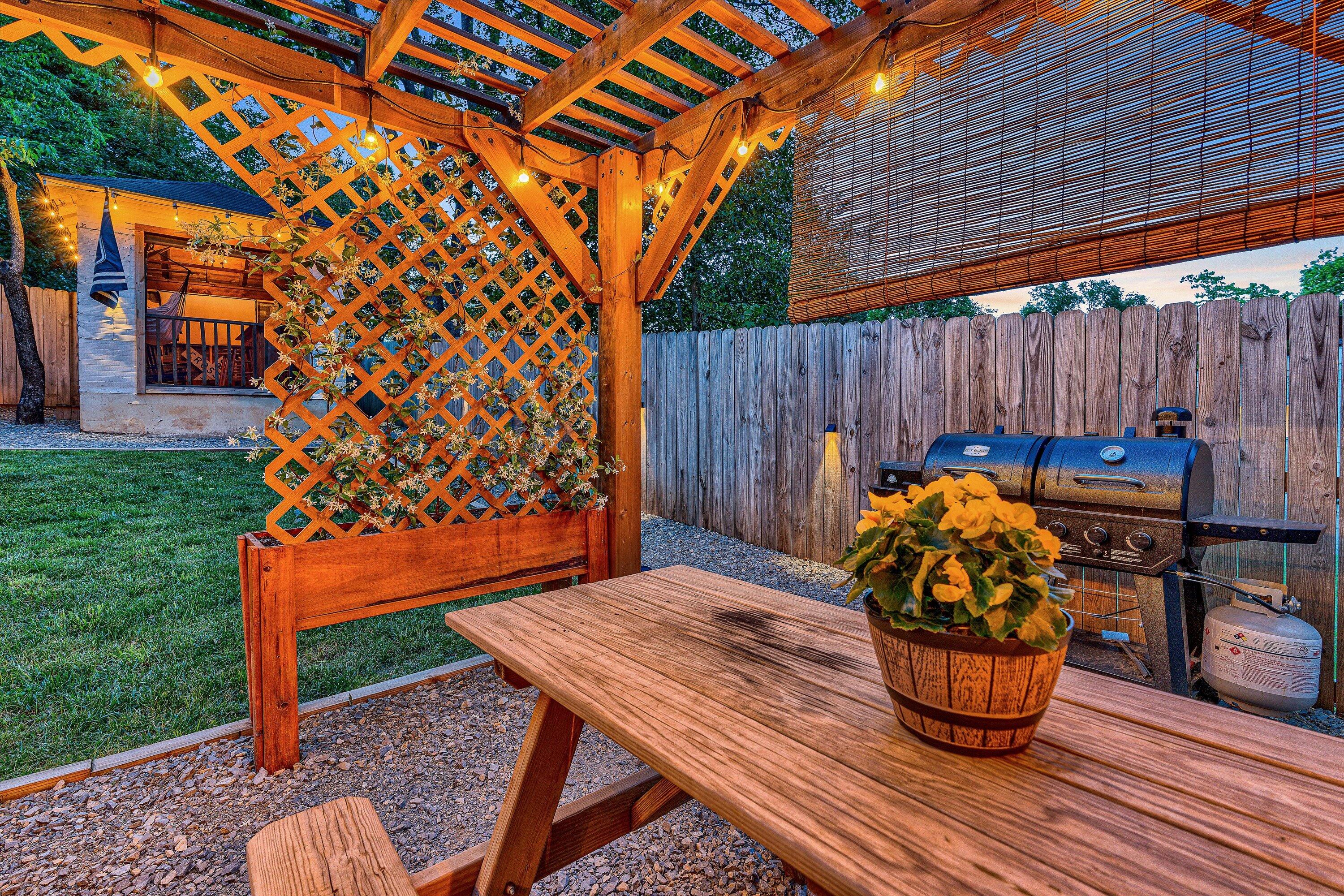 2615 Wycliffe AVE SW