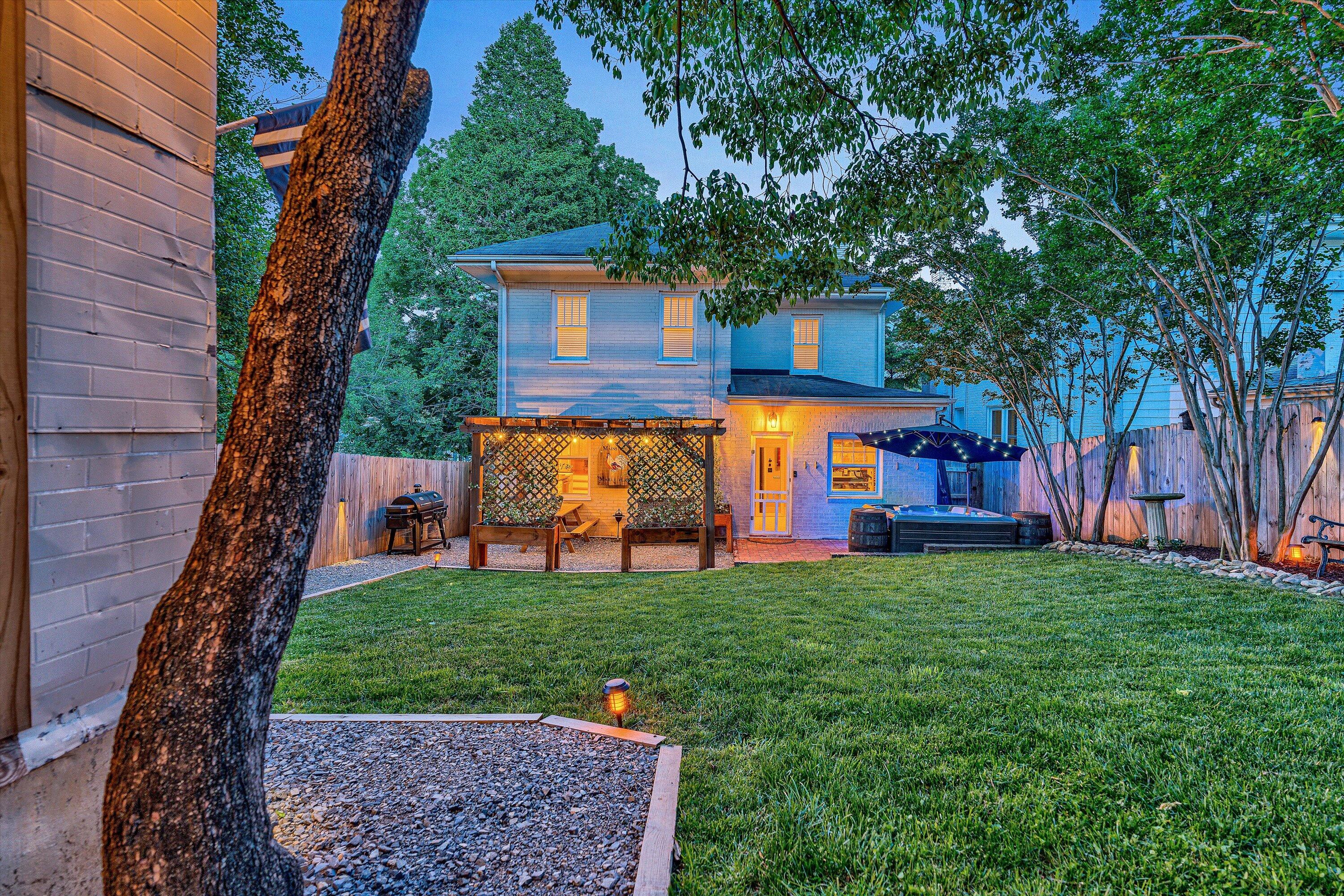 2615 Wycliffe AVE SW