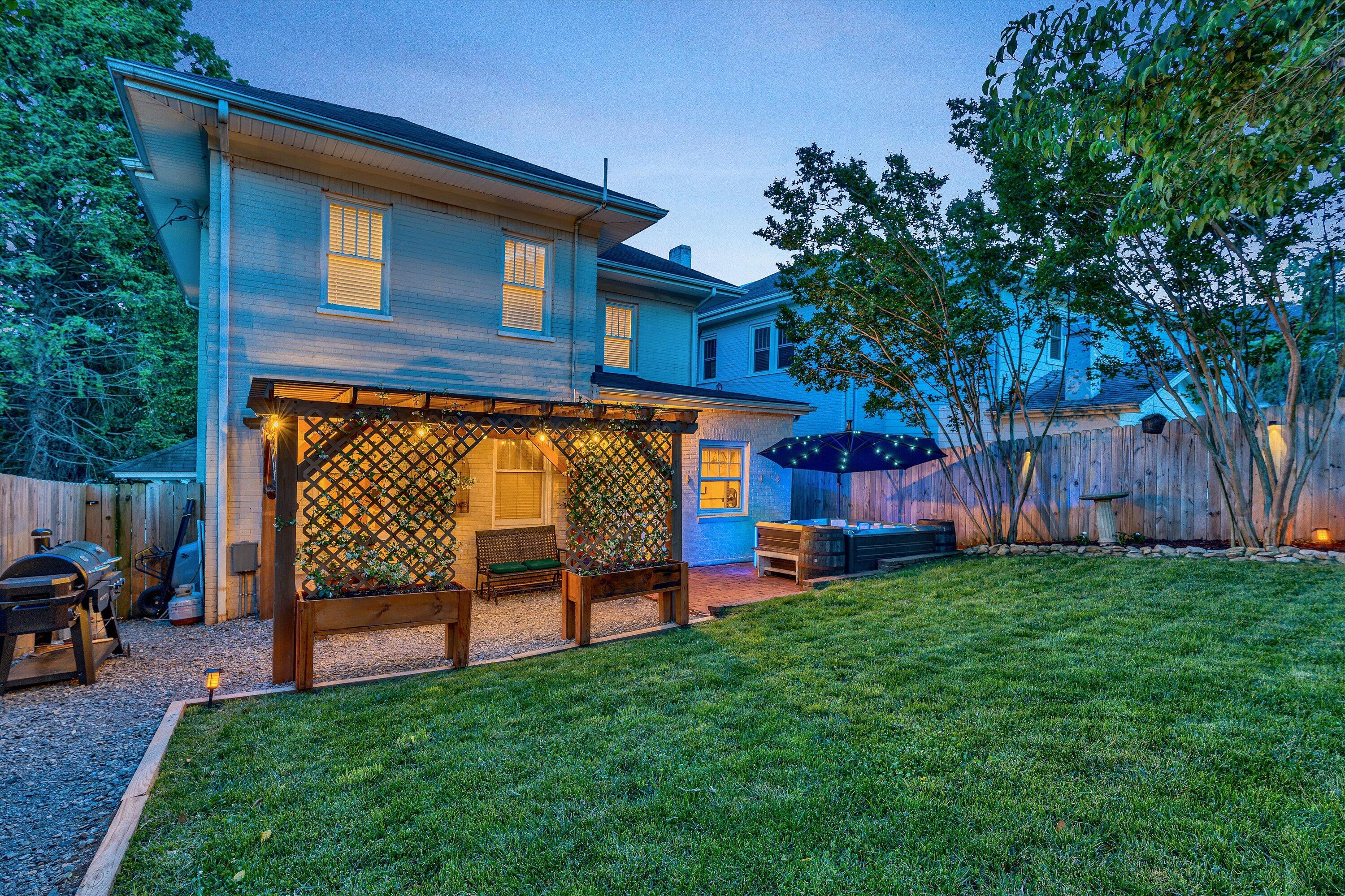 2615 Wycliffe AVE SW