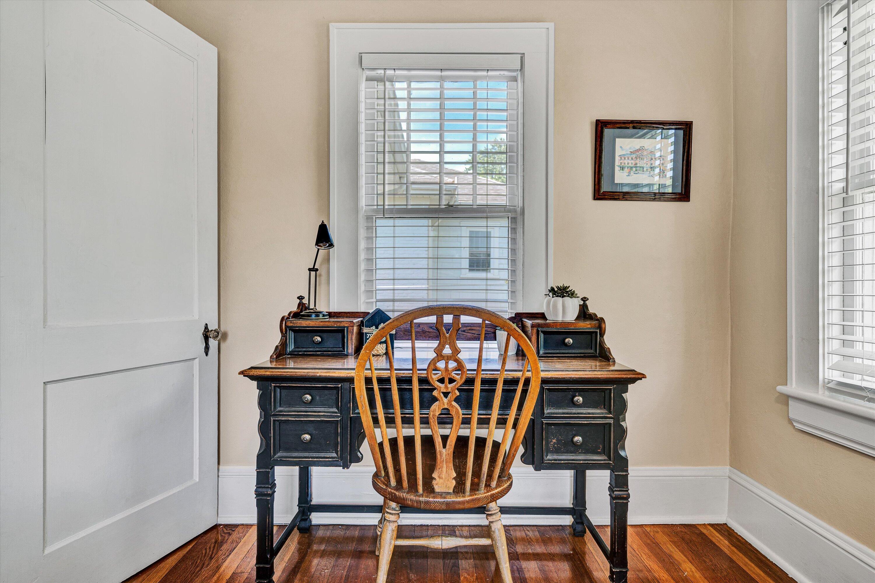 2615 Wycliffe AVE SW