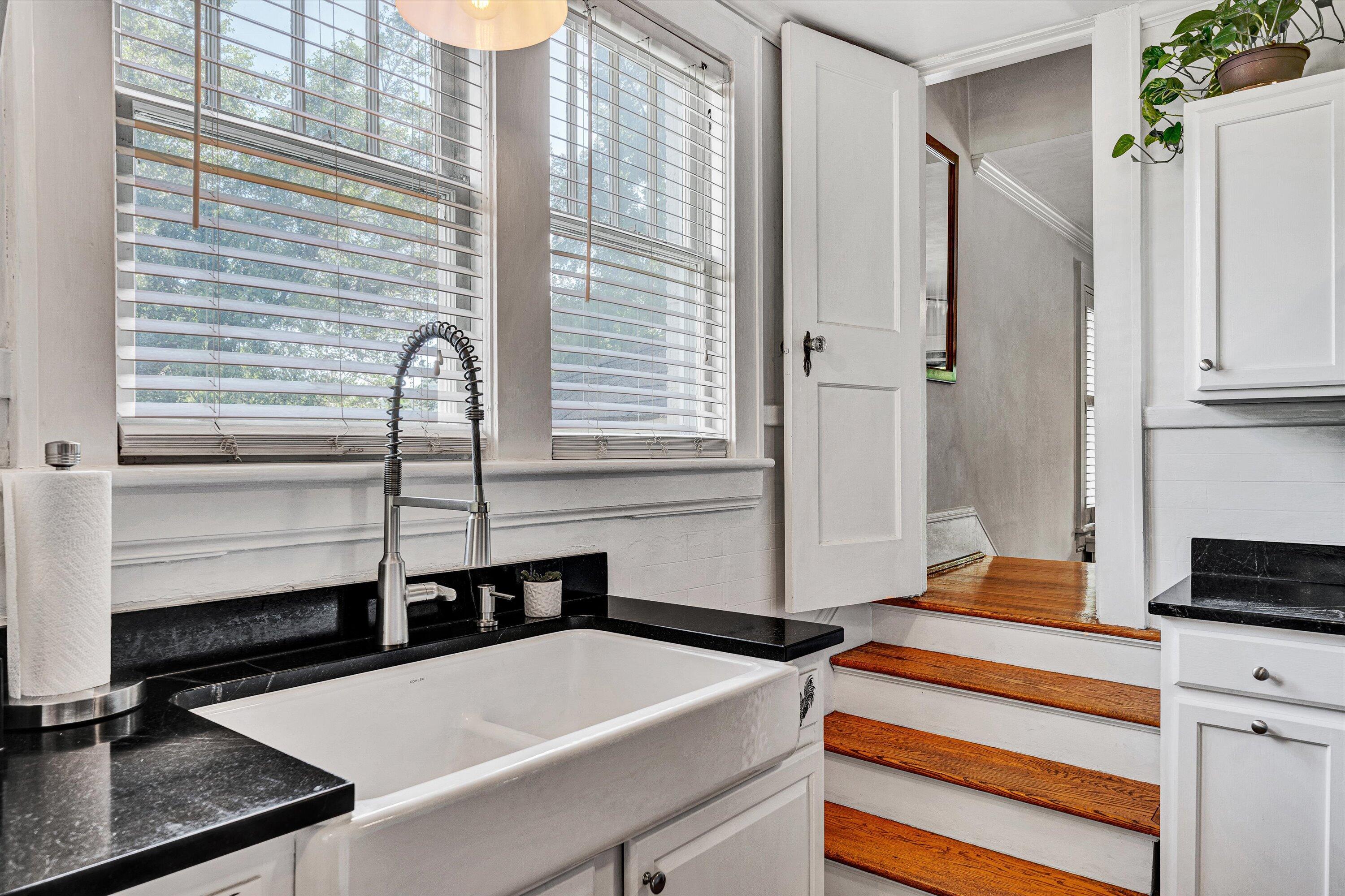 2615 Wycliffe AVE SW