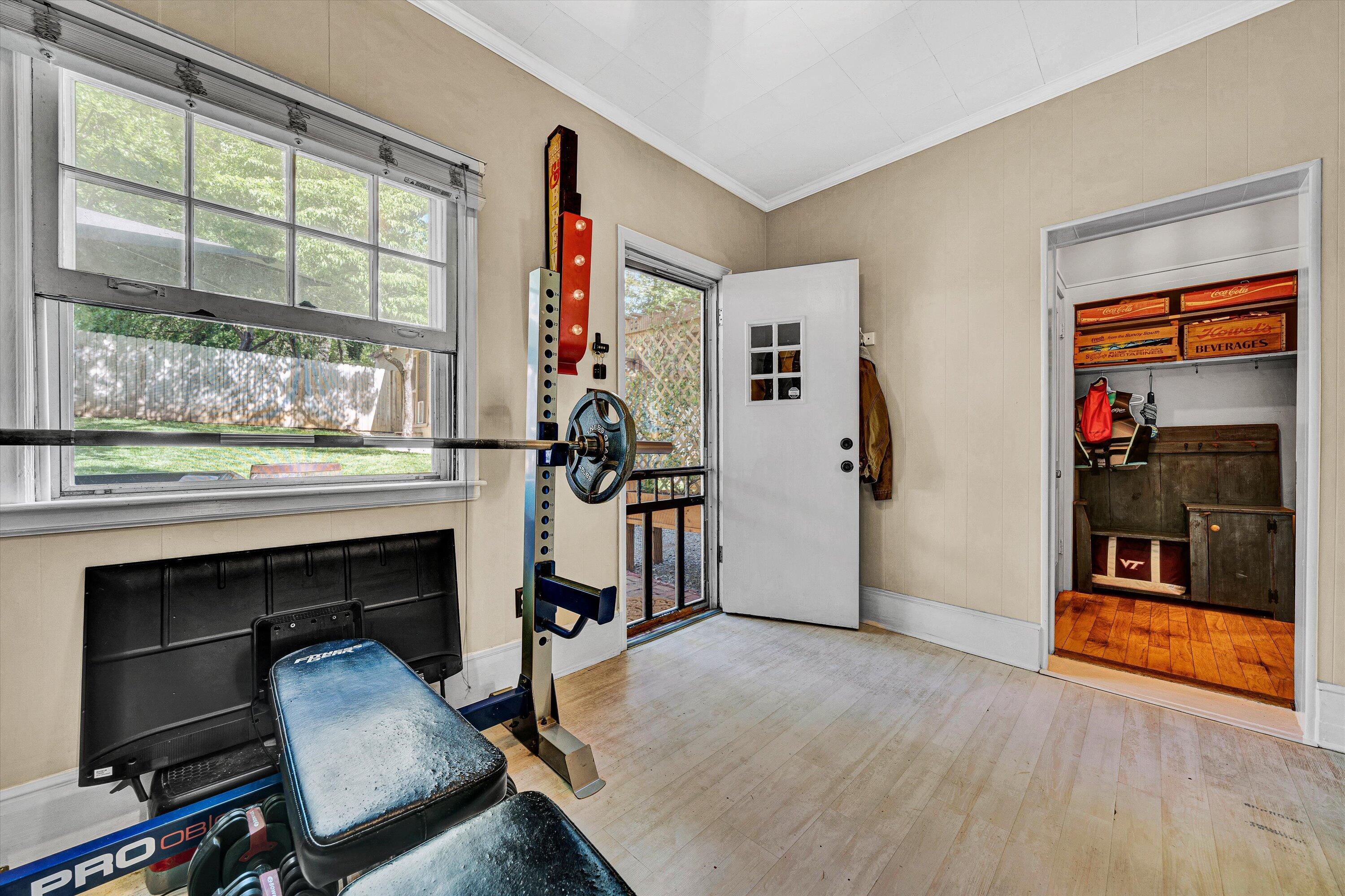 2615 Wycliffe AVE SW