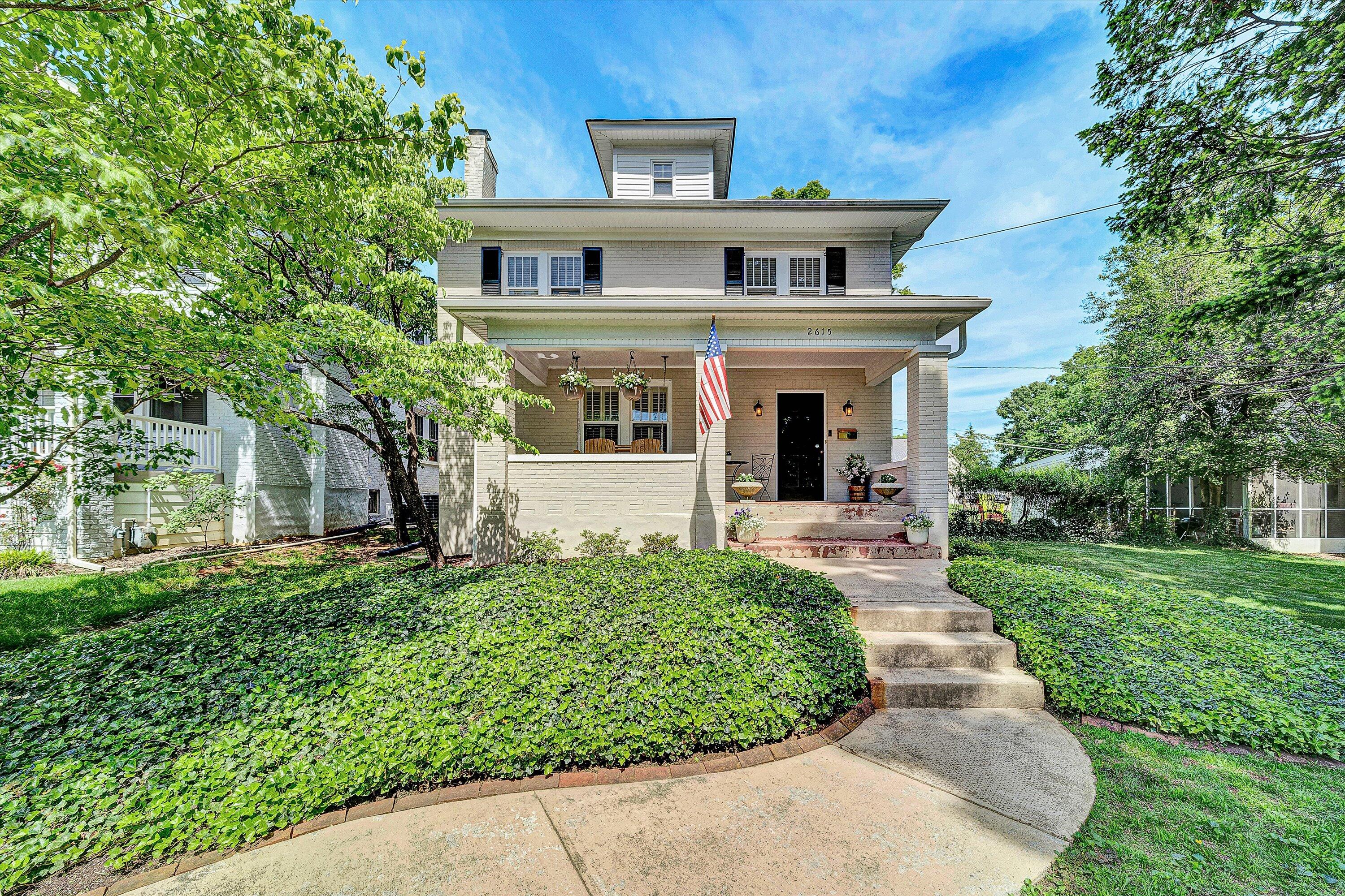 2615 Wycliffe AVE SW