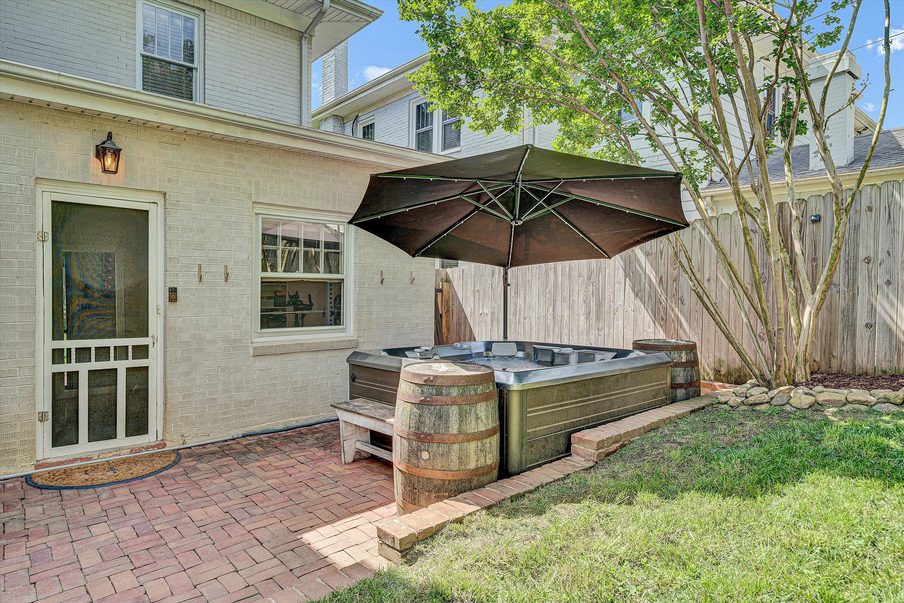 2615 Wycliffe AVE SW