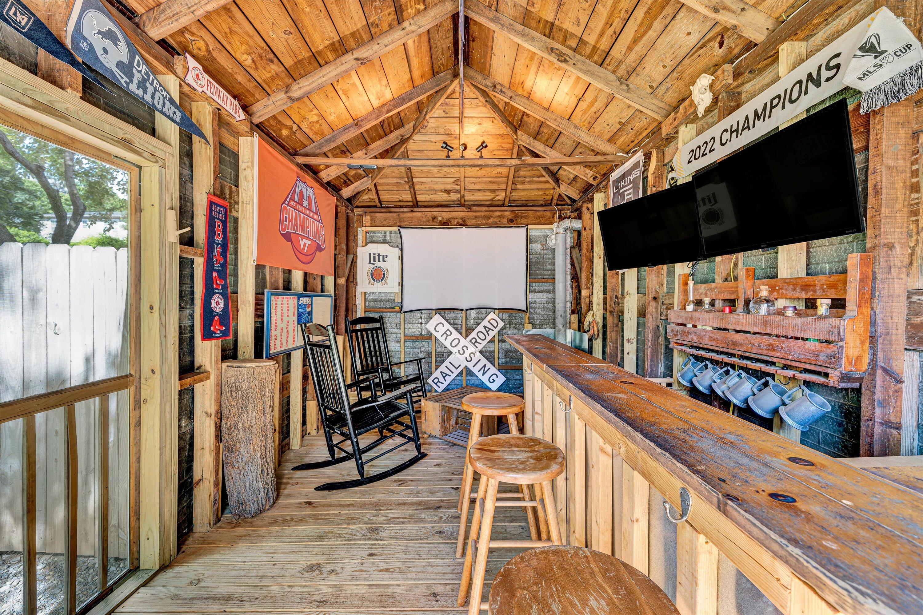 2615 Wycliffe AVE SW