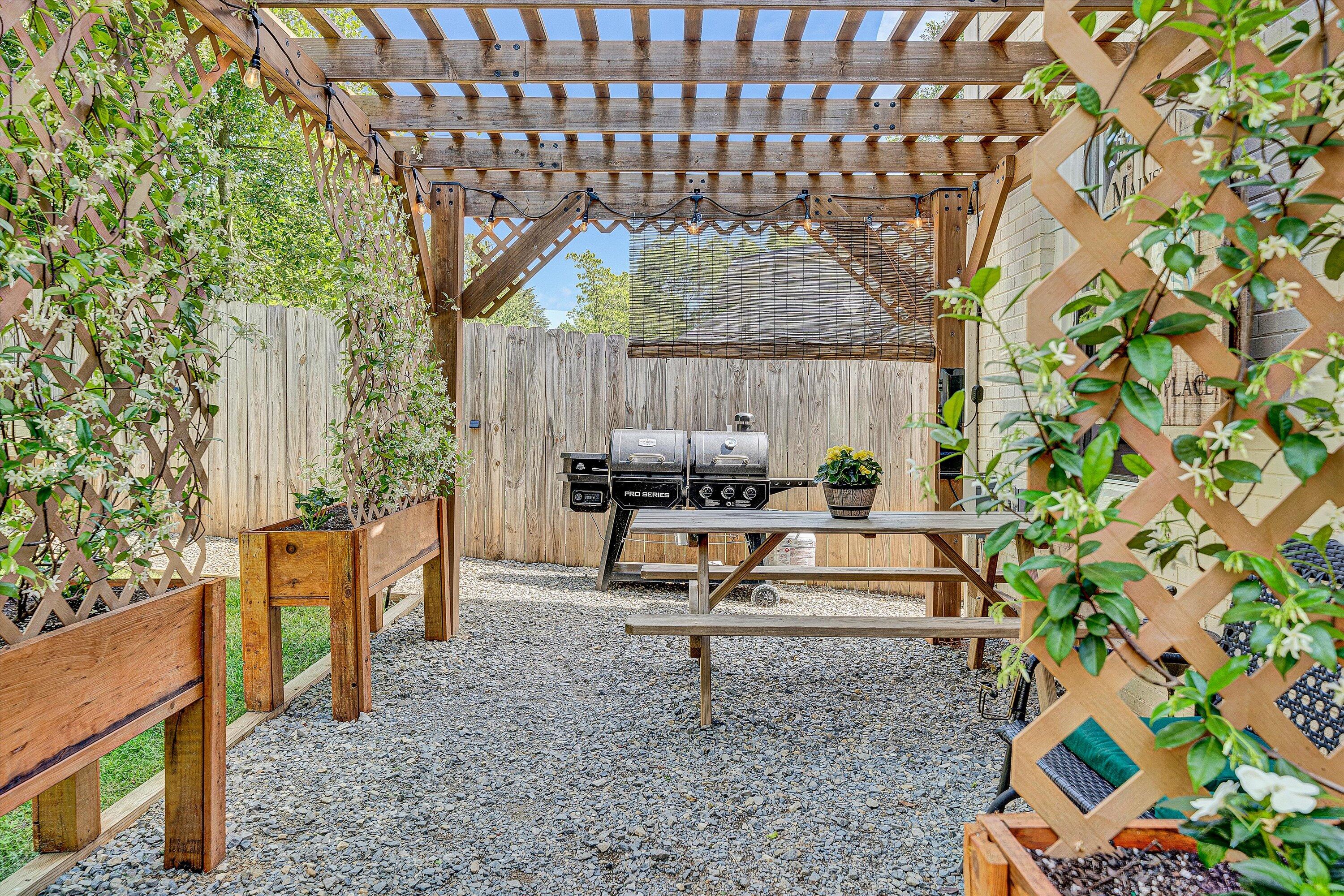 2615 Wycliffe AVE SW