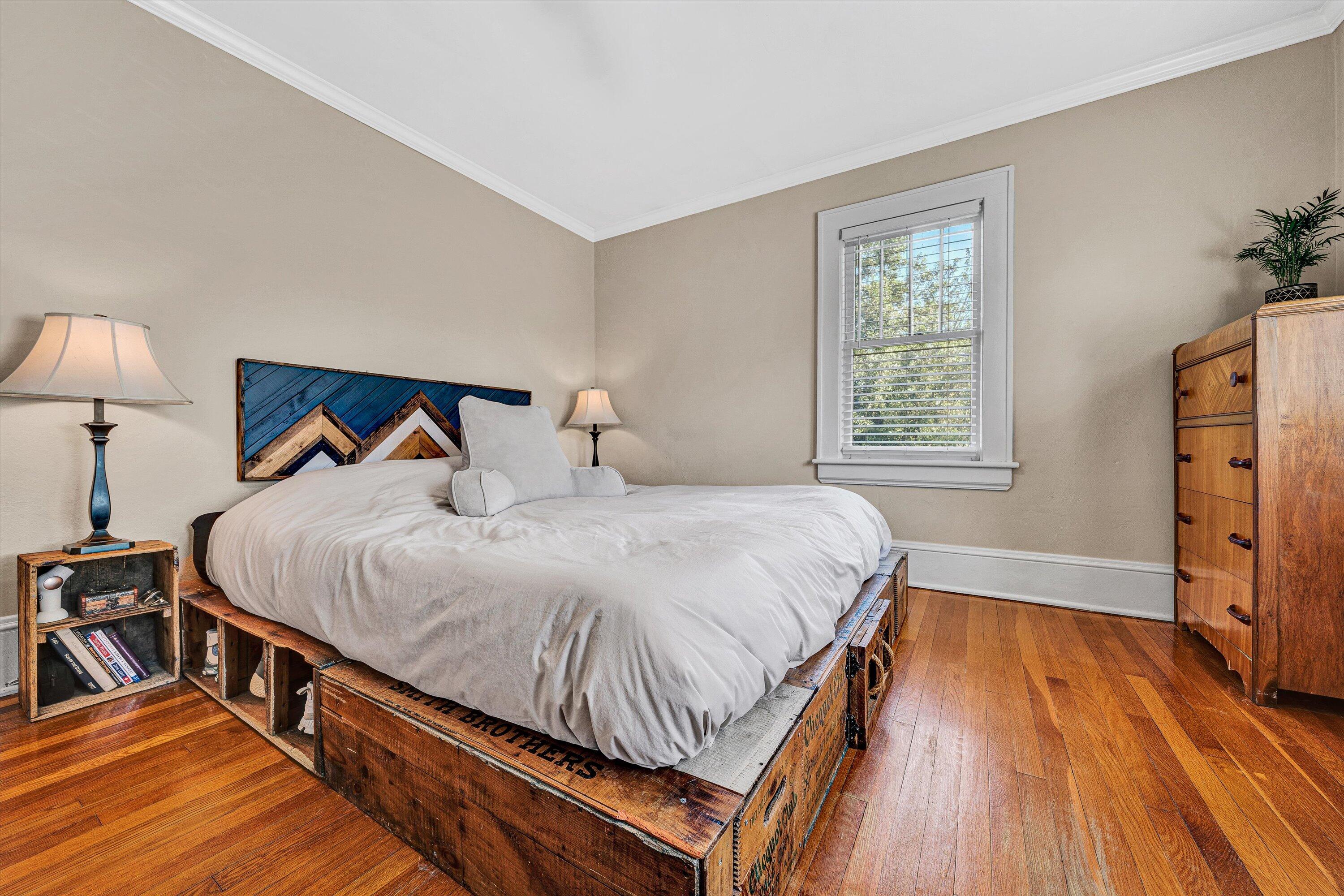 2615 Wycliffe AVE SW