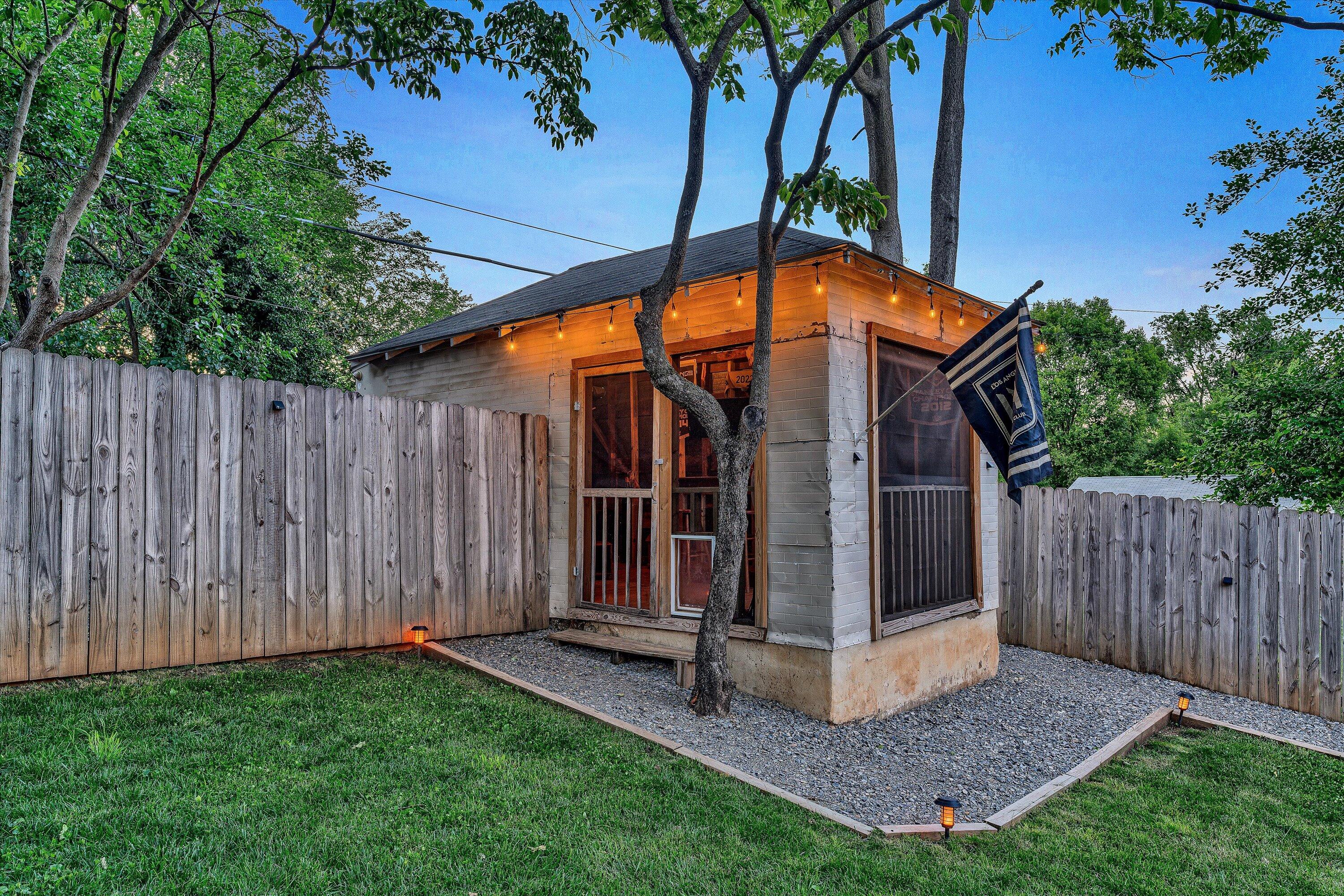 2615 Wycliffe AVE SW