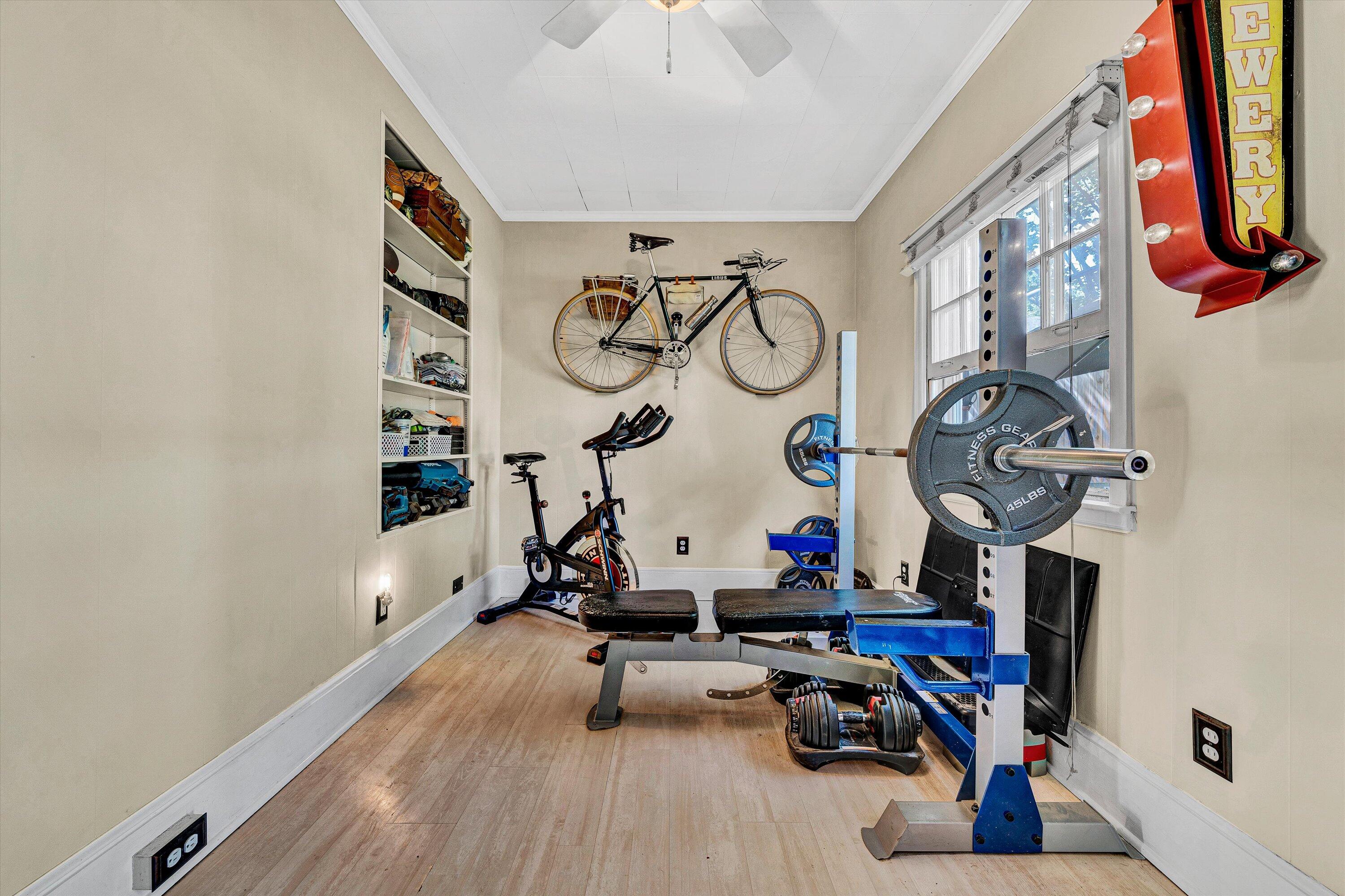 2615 Wycliffe AVE SW