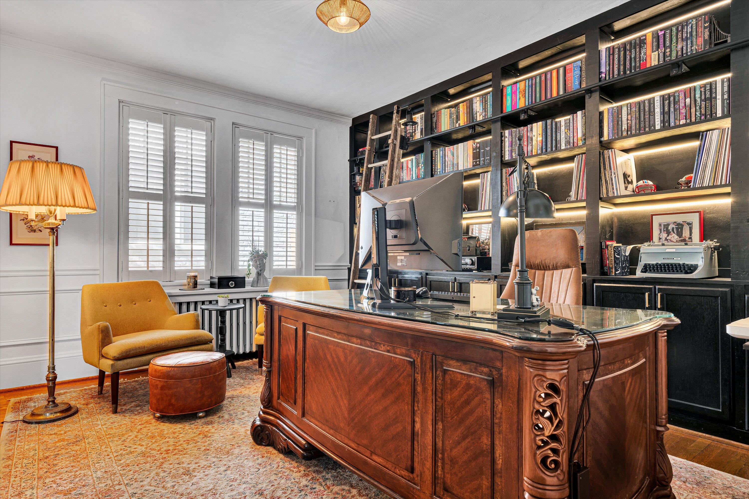 2615 Wycliffe AVE SW