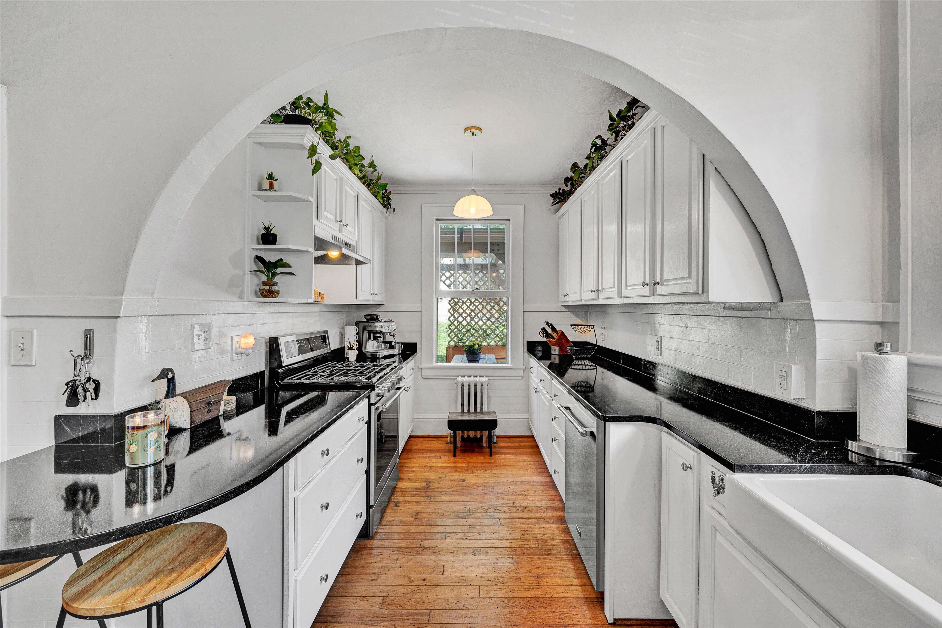 2615 Wycliffe AVE SW