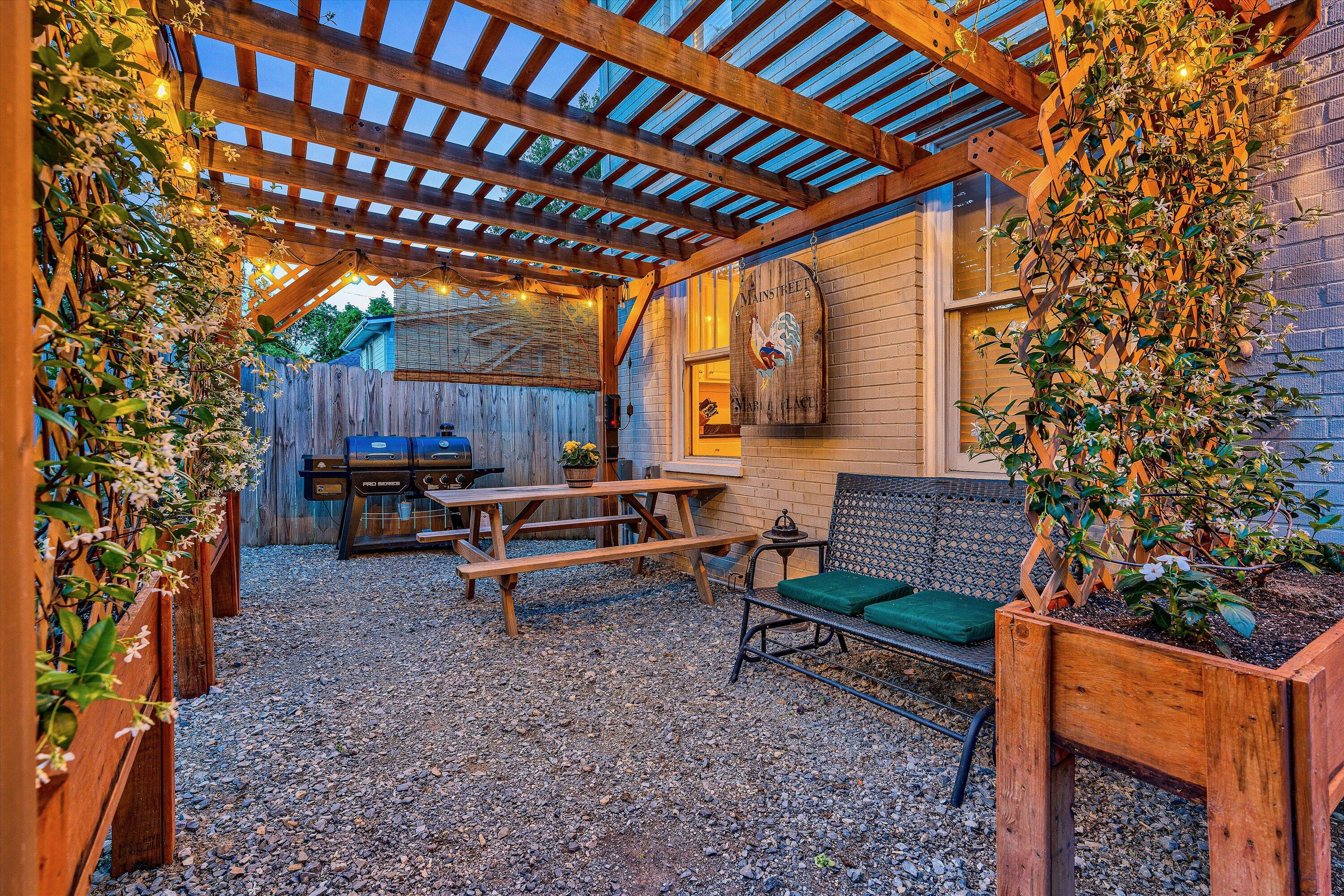 2615 Wycliffe AVE SW