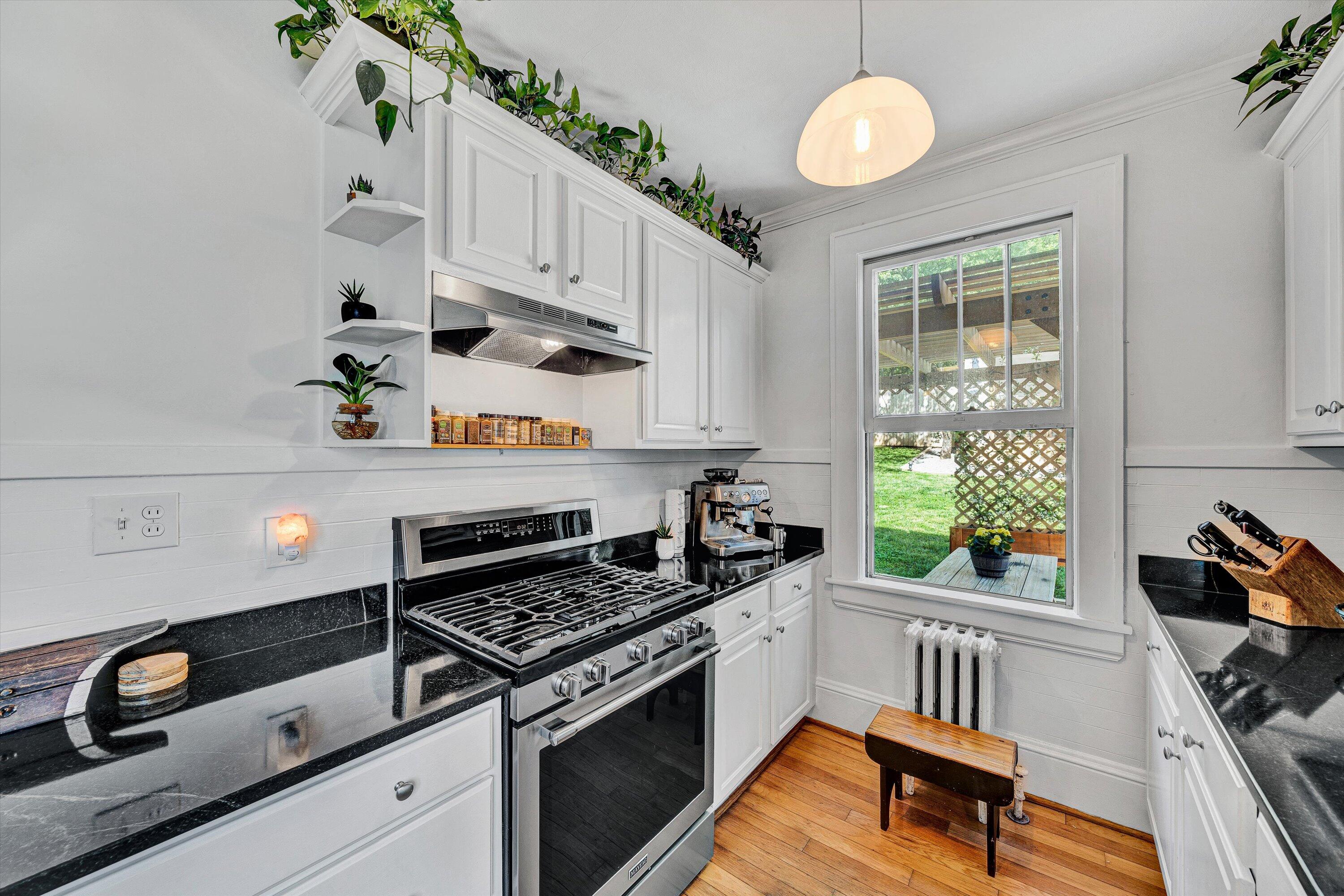 2615 Wycliffe AVE SW