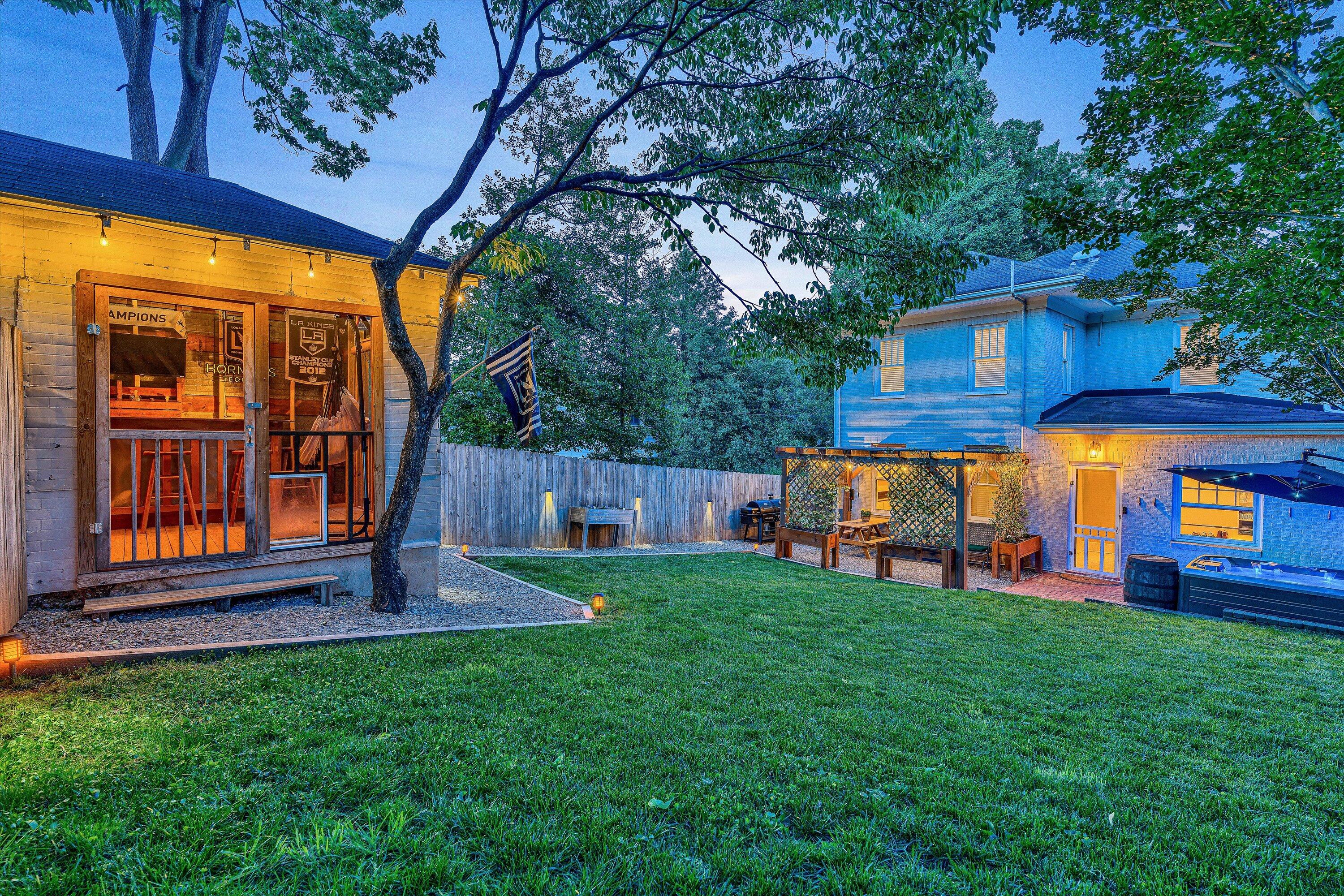 2615 Wycliffe AVE SW