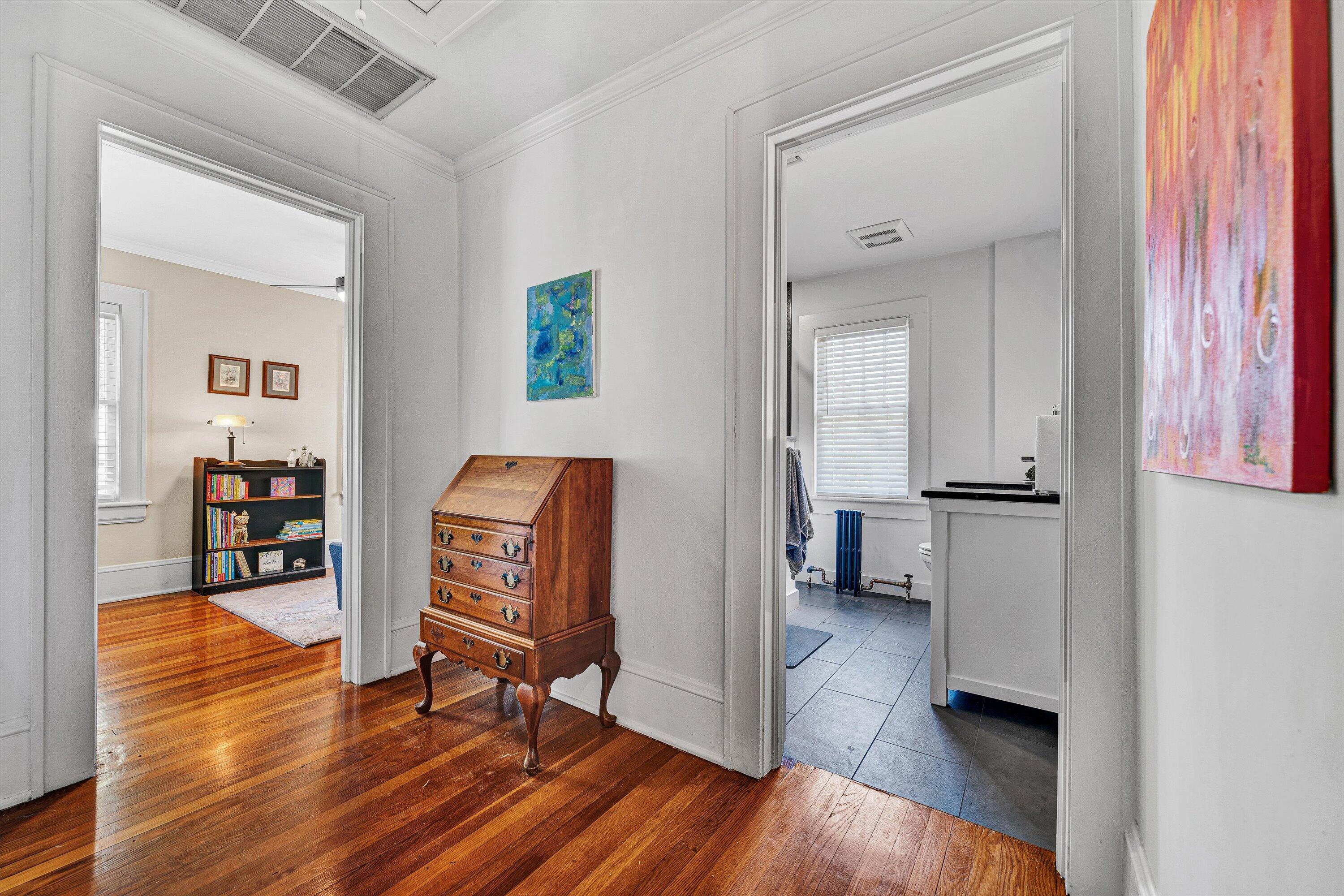 2615 Wycliffe AVE SW