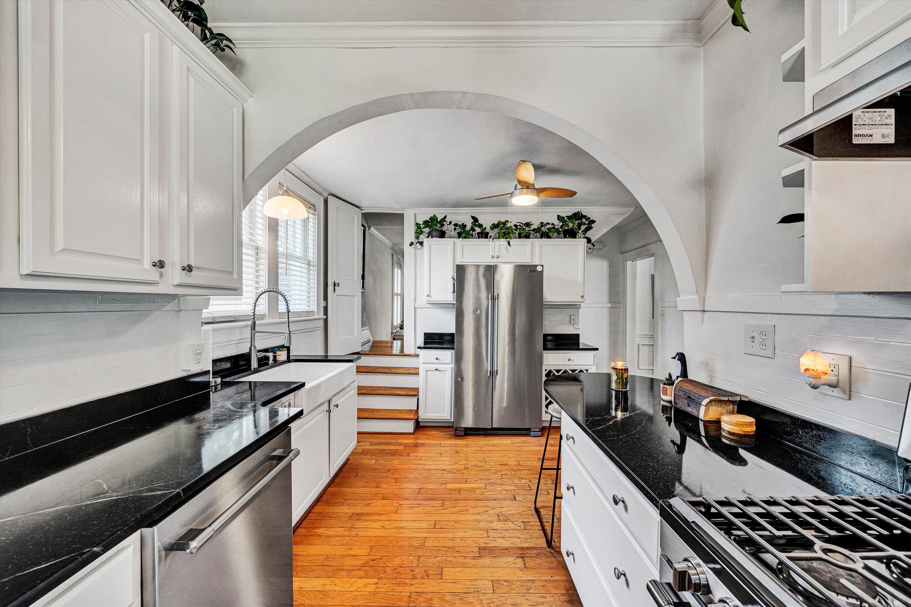 2615 Wycliffe AVE SW