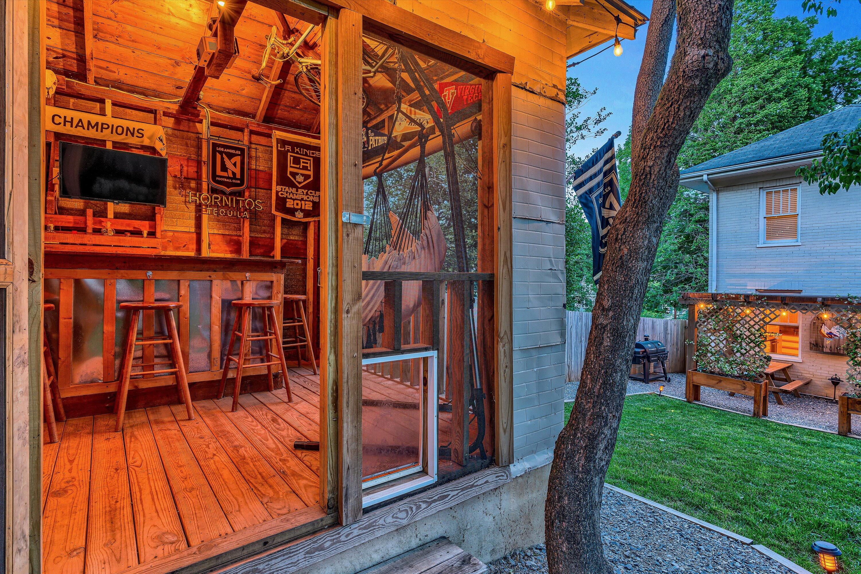 2615 Wycliffe AVE SW