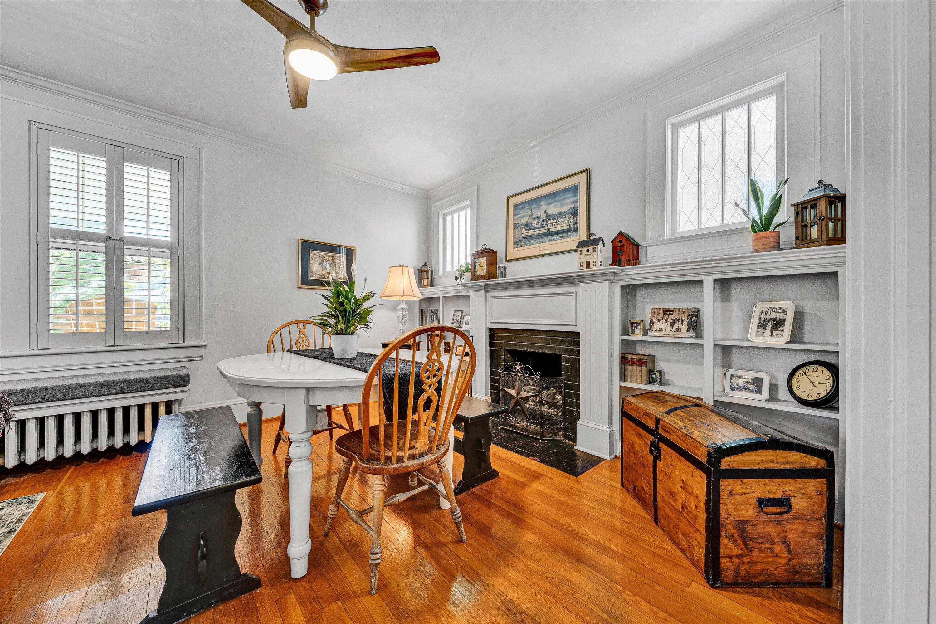 2615 Wycliffe AVE SW