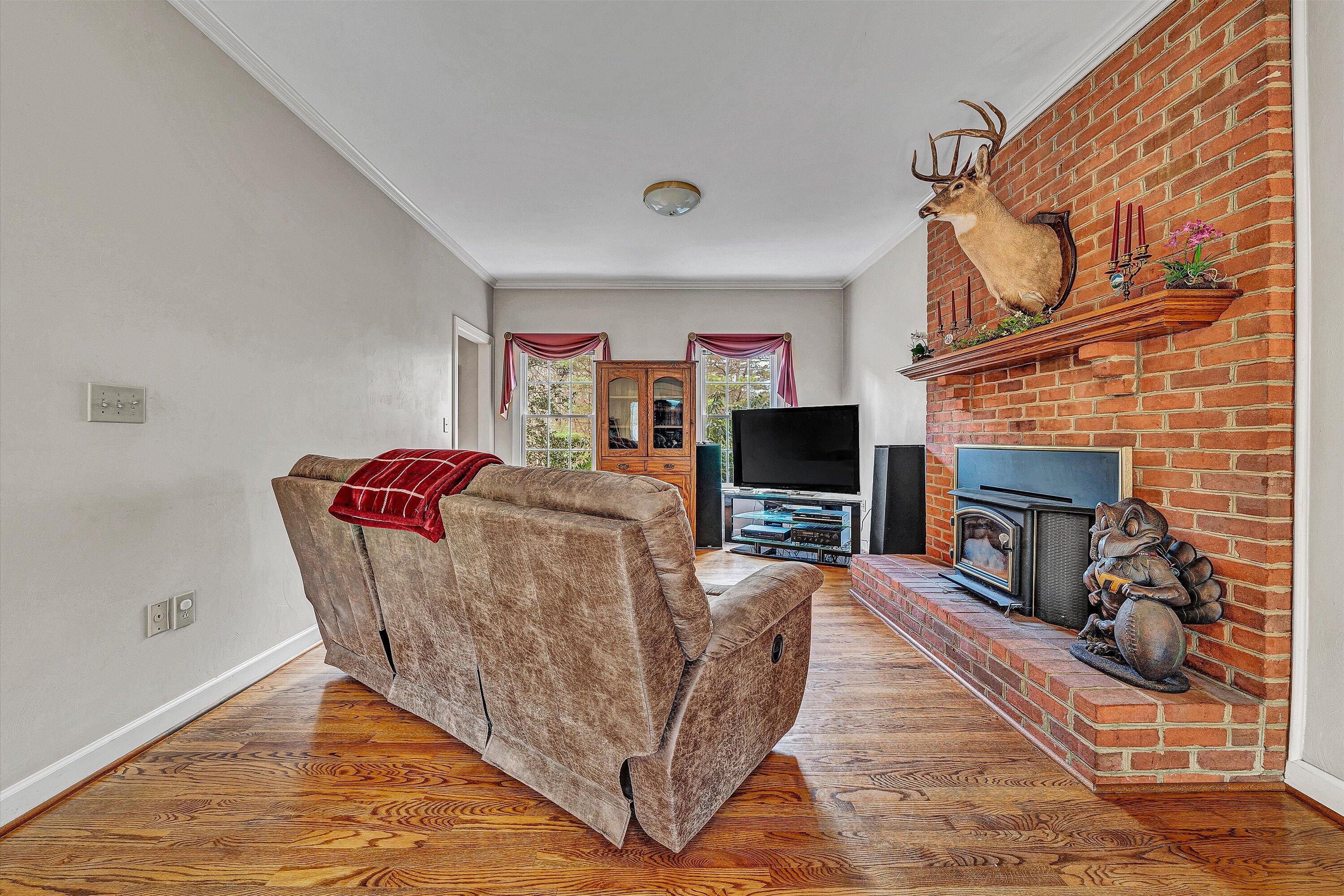 5504 South Roselawn RD