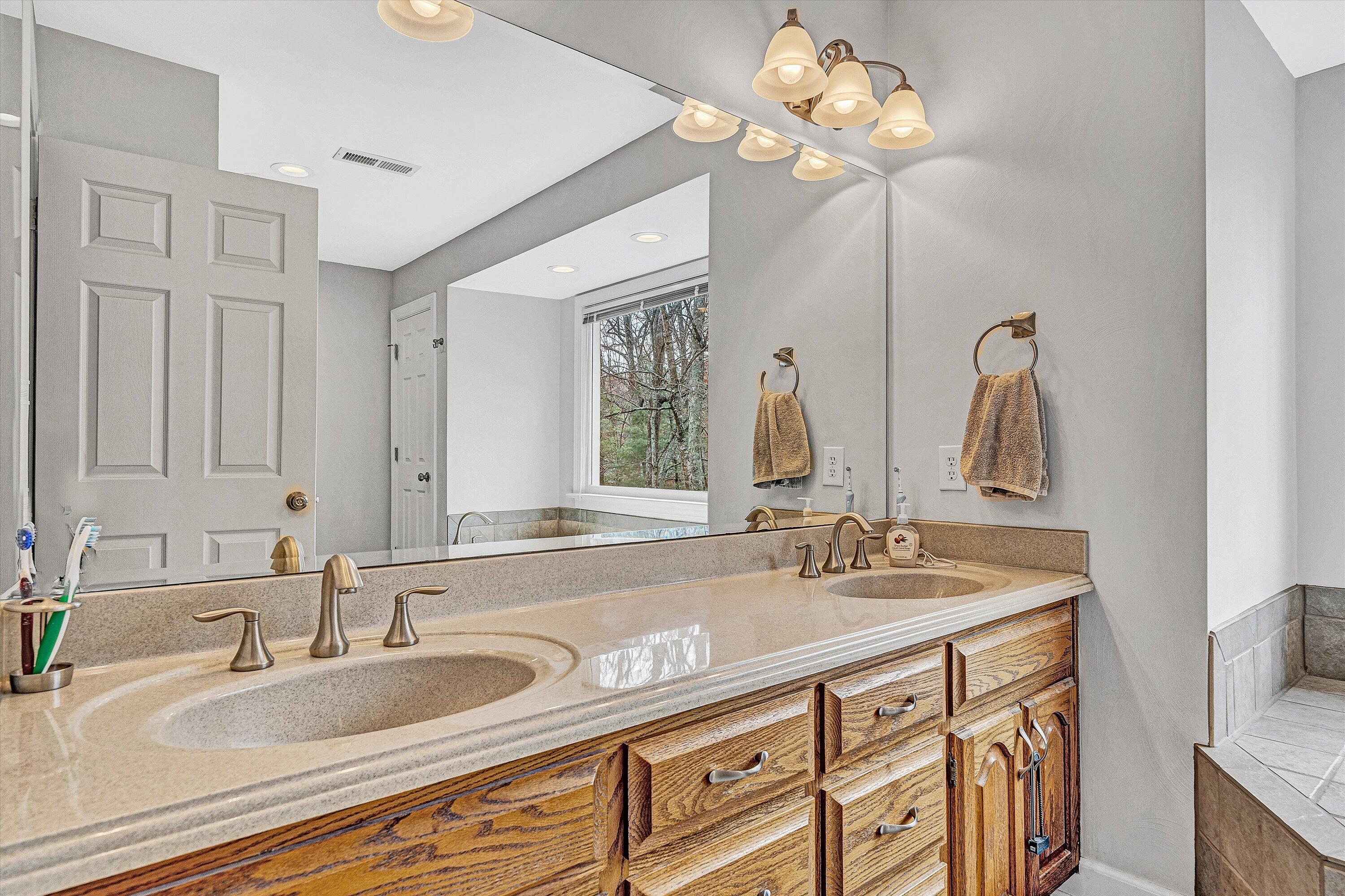 5504 South Roselawn RD