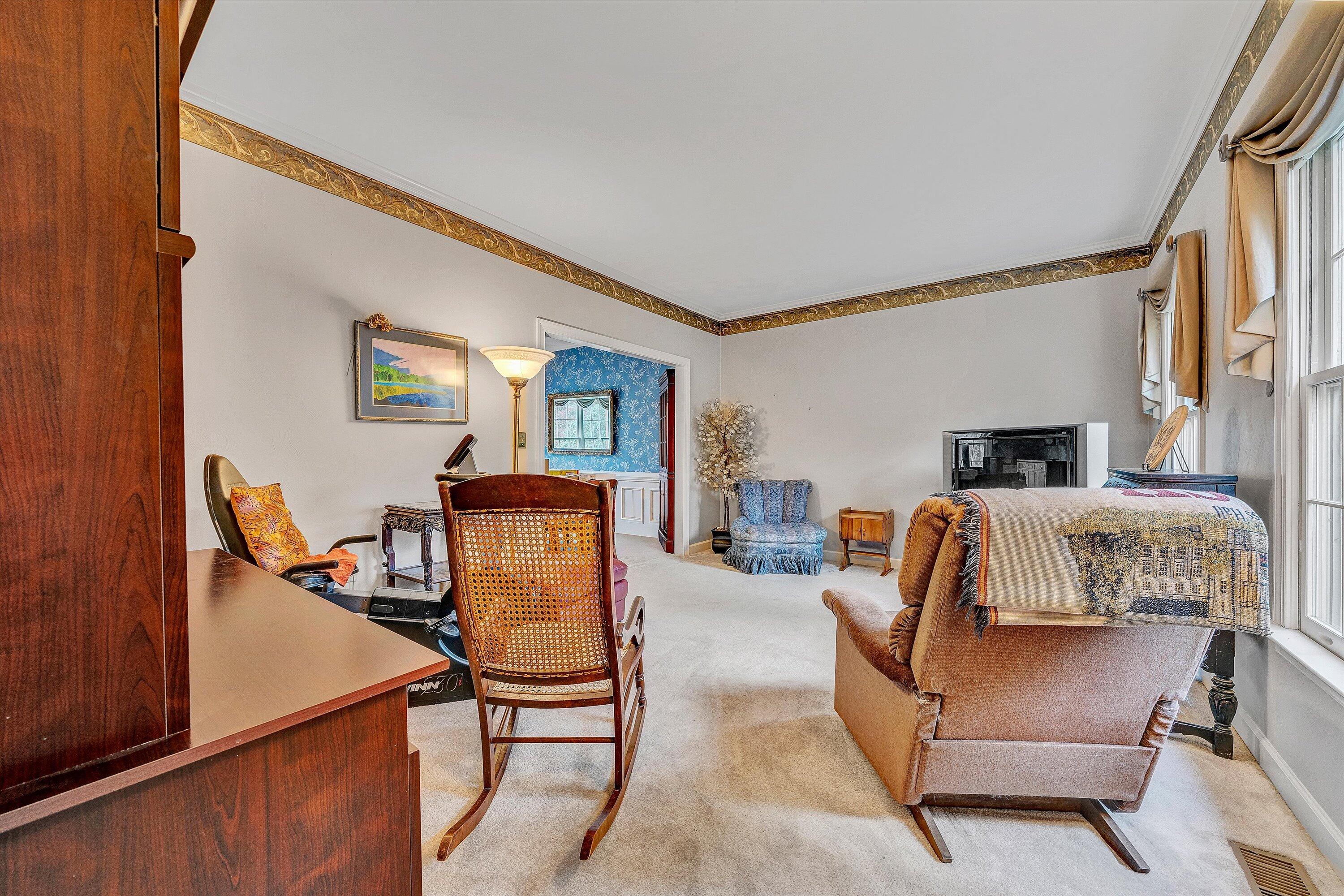 5504 South Roselawn RD