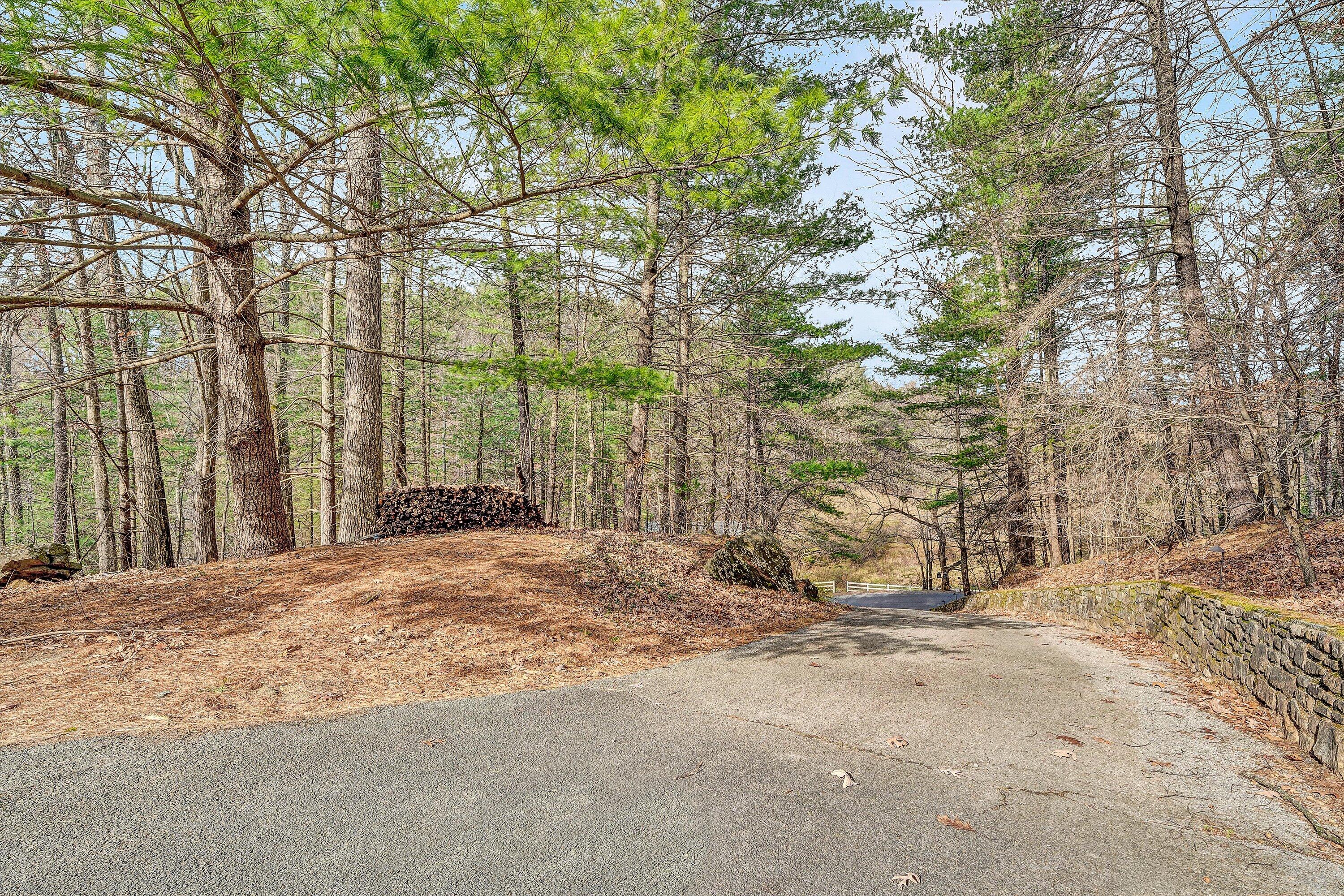 5504 South Roselawn RD