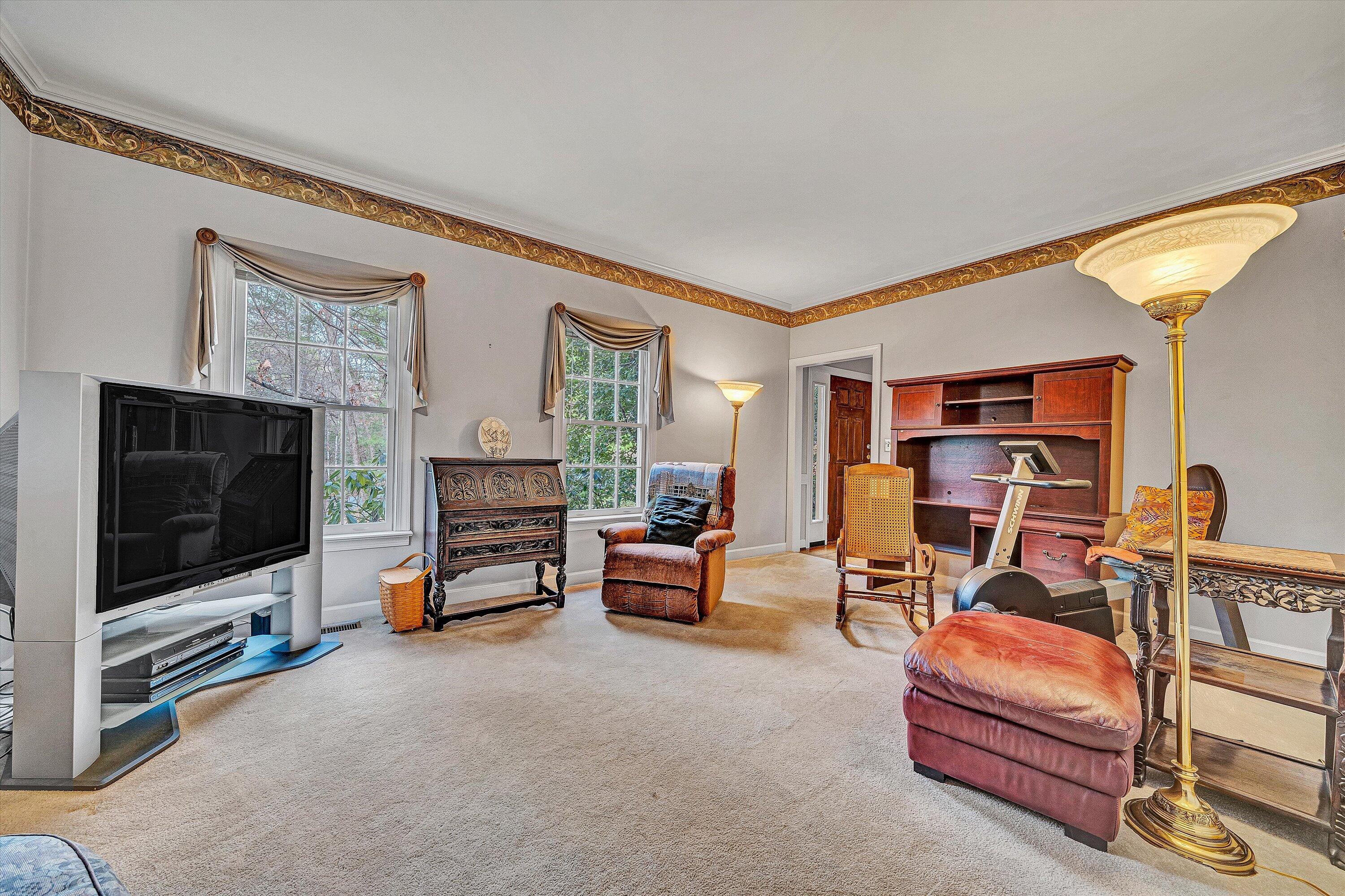 5504 South Roselawn RD