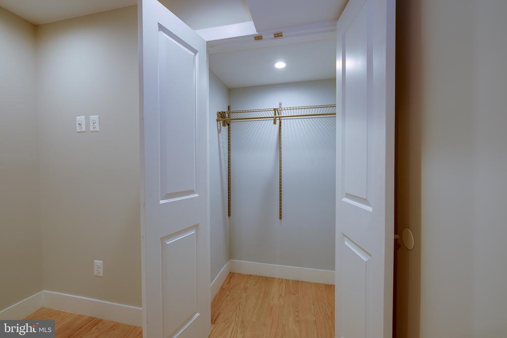 710 KENYON STREET NW Unit: 1
