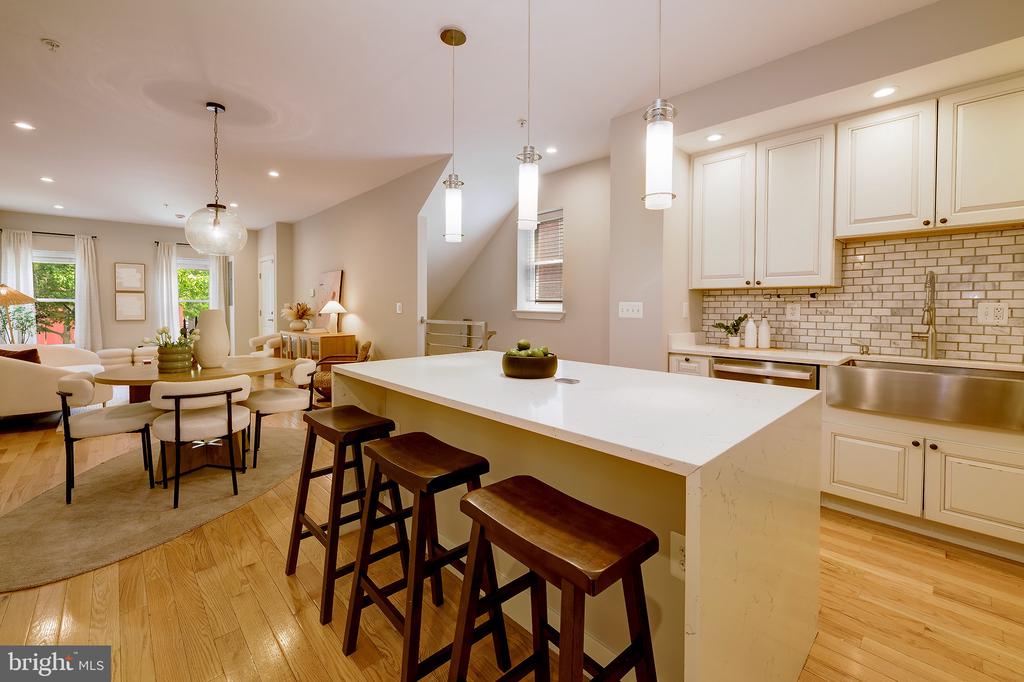710 KENYON STREET NW Unit: 1