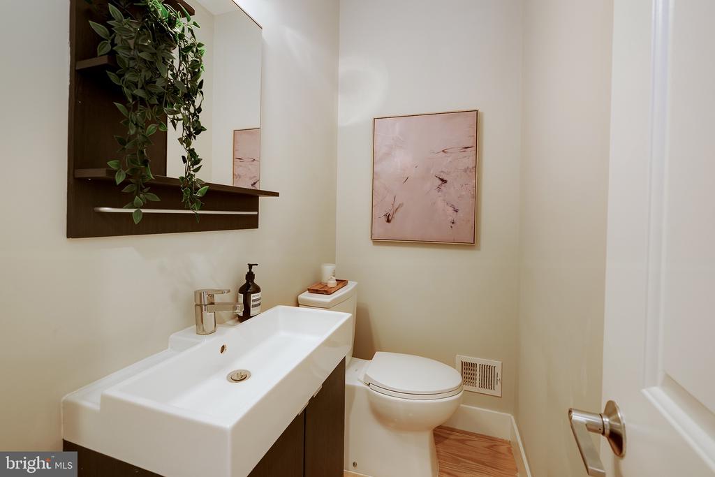 710 KENYON STREET NW Unit: 1
