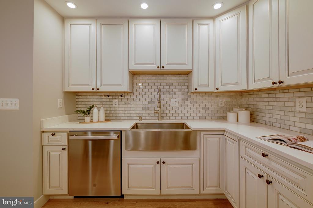 710 KENYON STREET NW Unit: 1