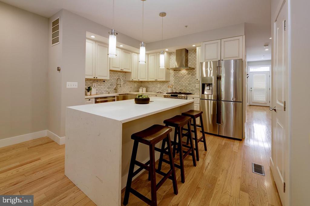710 KENYON STREET NW Unit: 1