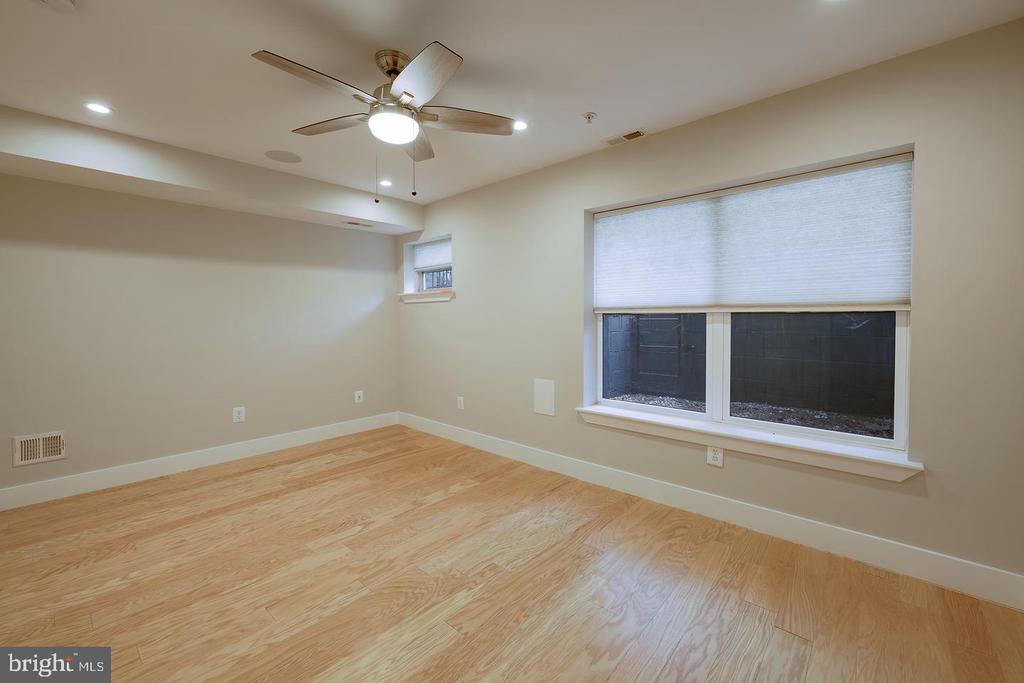 710 KENYON STREET NW Unit: 1