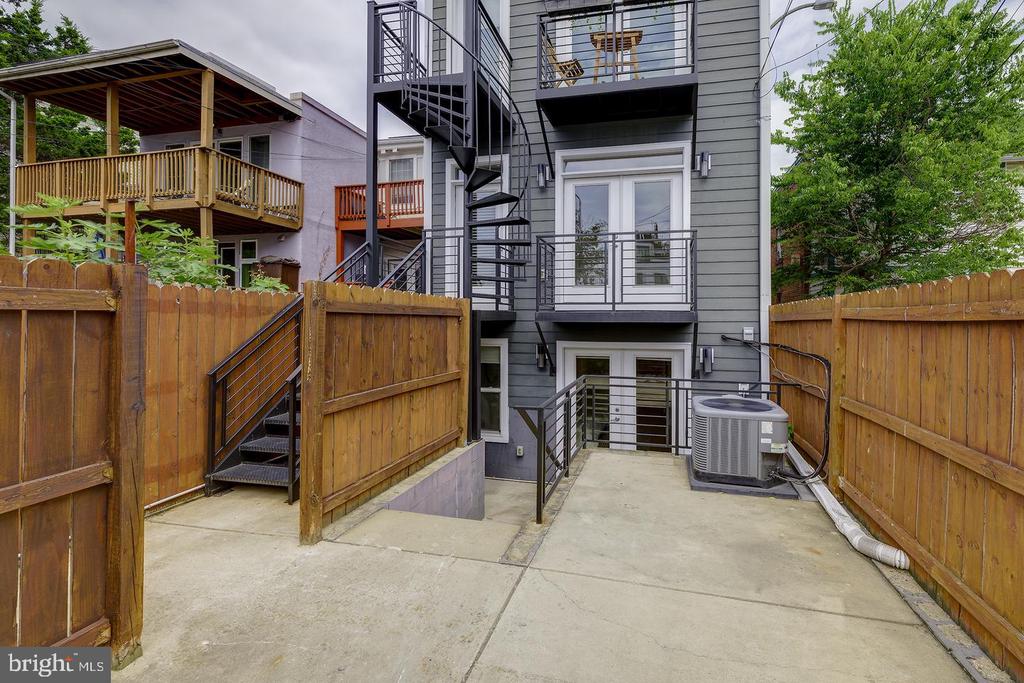 710 KENYON STREET NW Unit: 1