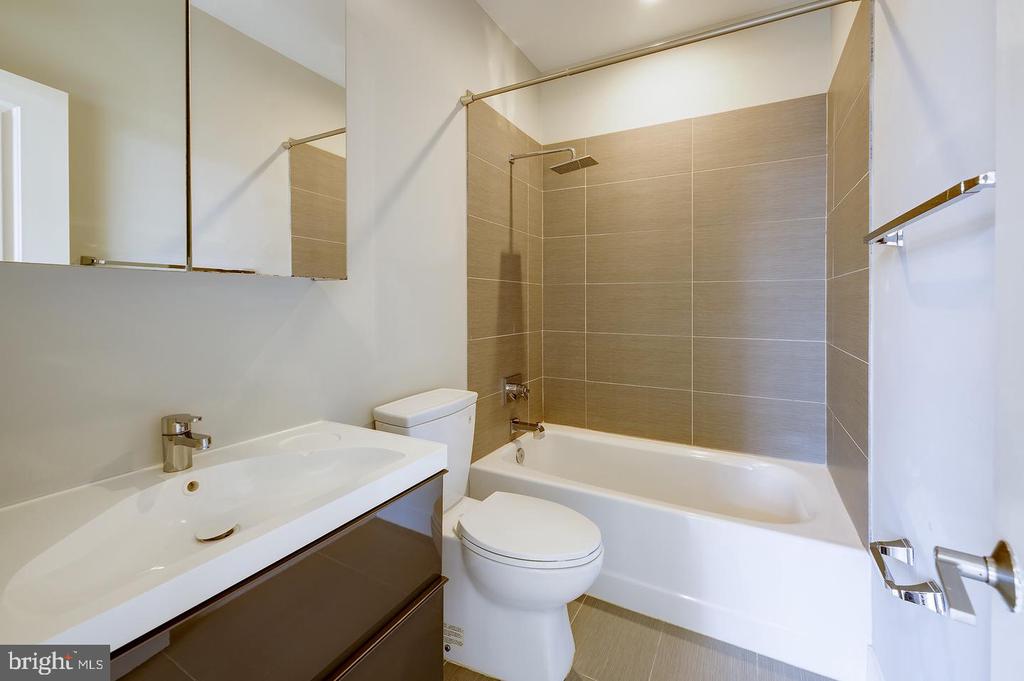 710 KENYON STREET NW Unit: 1