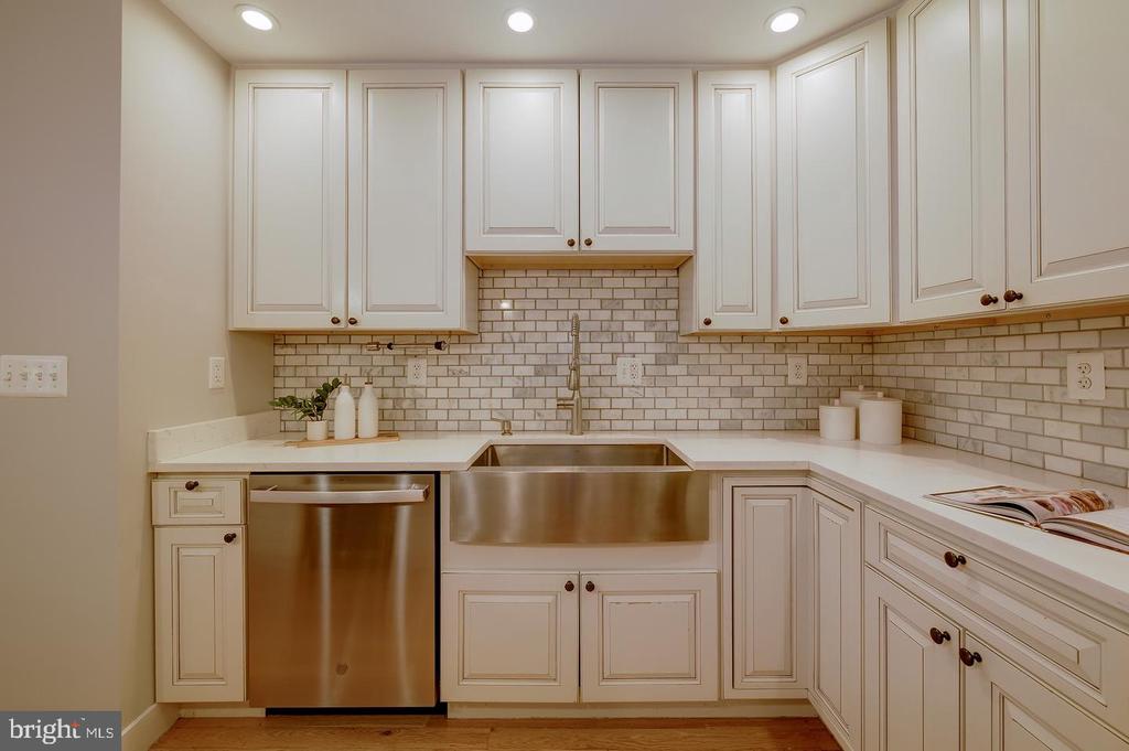 710 KENYON STREET NW Unit: 1