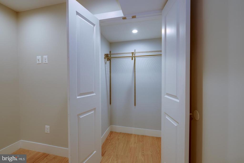 710 KENYON STREET NW Unit: 1